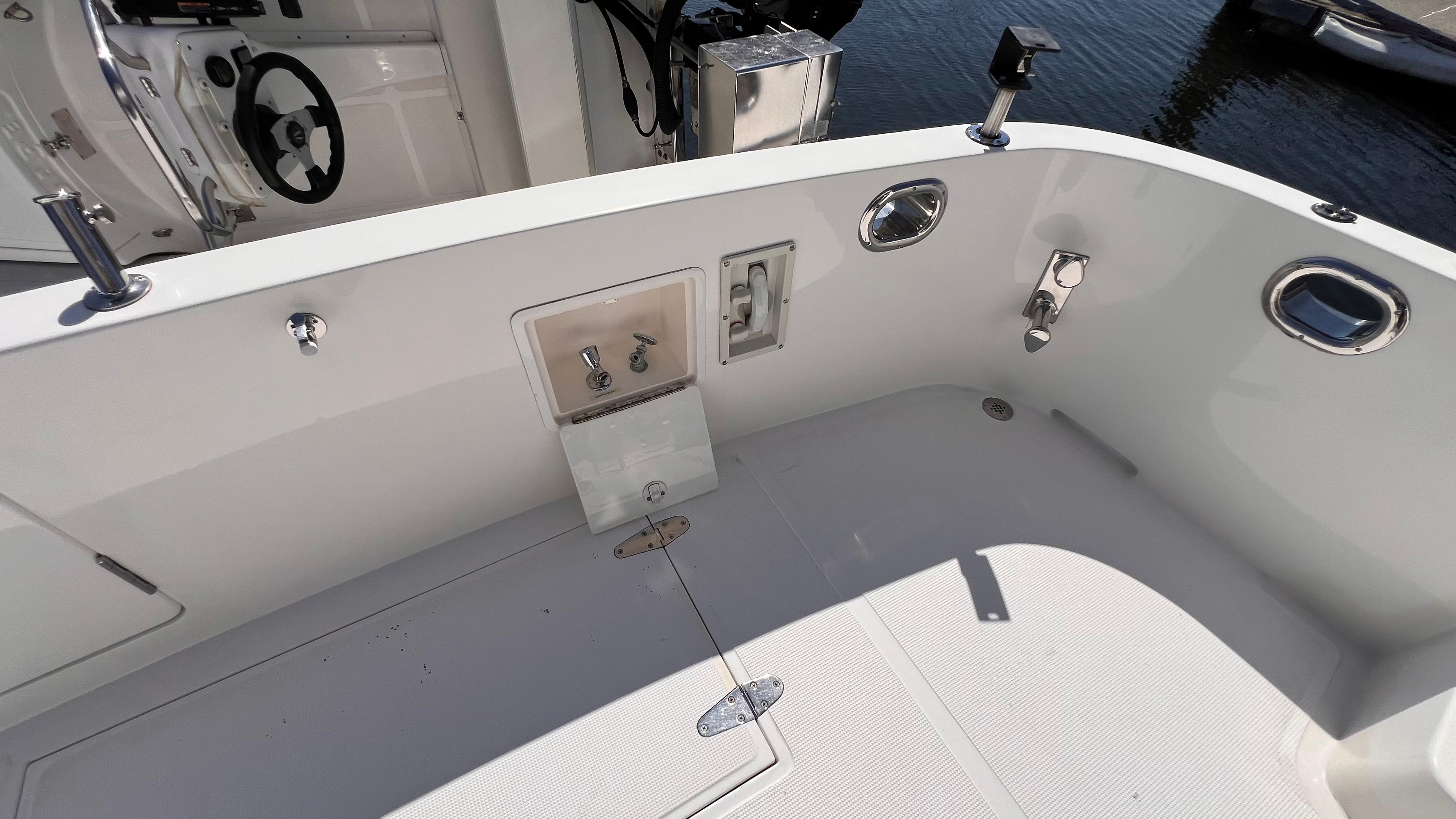 2005 Ocean Alexander 42 Altus #TBTW42A14 inventory image at Sun Country Yachts, South Lake Union (Seattle) 2005 Ocean Alexander 42 Altus #TBTW42A14 inventory image at Sun Country Yachts, South Lake Union (Seattle)