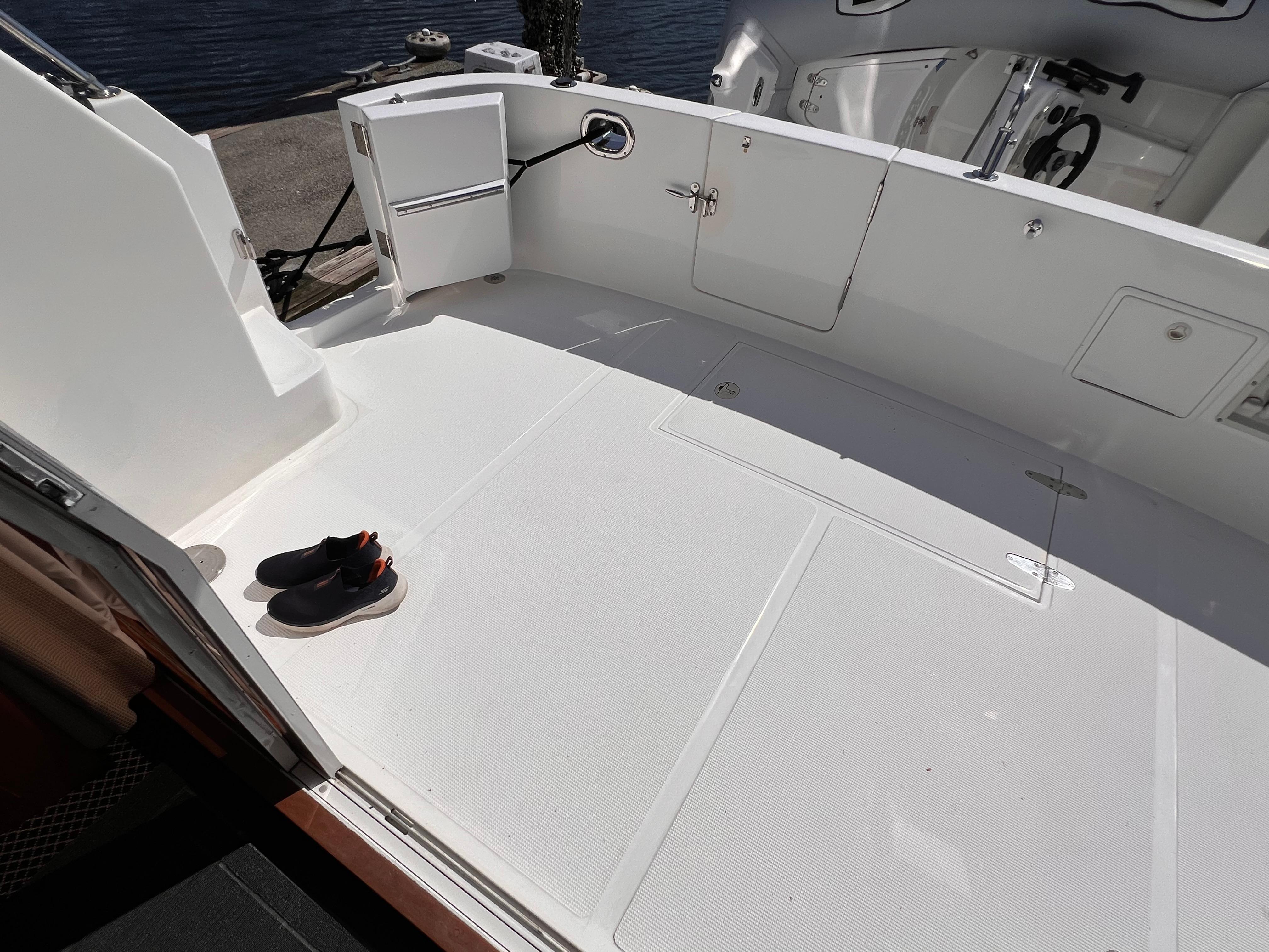 2005 Ocean Alexander 42 Altus #TBTW42A14 inventory image at Sun Country Yachts, South Lake Union (Seattle) 2005 Ocean Alexander 42 Altus #TBTW42A14 inventory image at Sun Country Yachts, South Lake Union (Seattle)