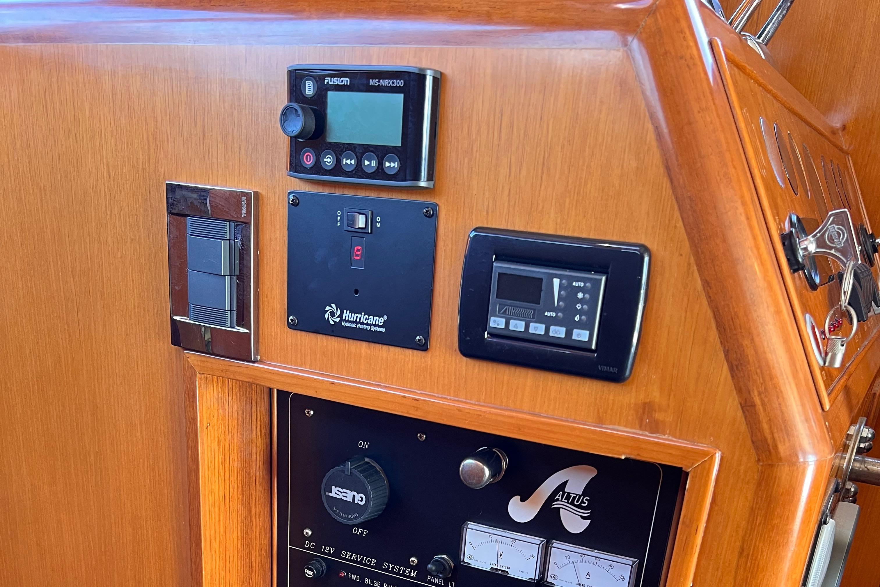 2005 Ocean Alexander 42 Altus #TBTW42A14 inventory image at Sun Country Yachts, South Lake Union (Seattle) 2005 Ocean Alexander 42 Altus #TBTW42A14 inventory image at Sun Country Yachts, South Lake Union (Seattle)