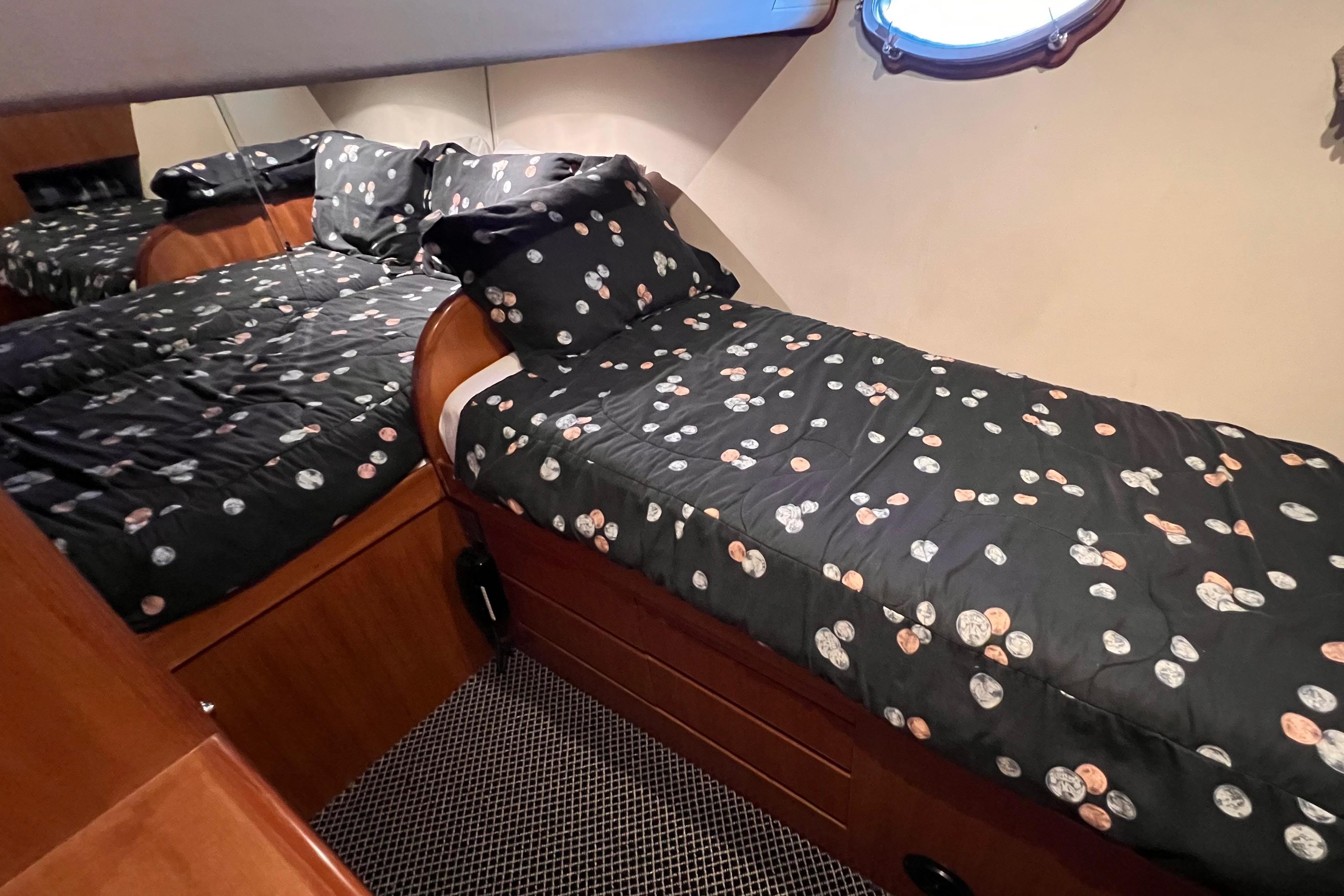 2005 Ocean Alexander 42 Altus #TBTW42A14 inventory image at Sun Country Yachts, South Lake Union (Seattle) 2005 Ocean Alexander 42 Altus #TBTW42A14 inventory image at Sun Country Yachts, South Lake Union (Seattle)