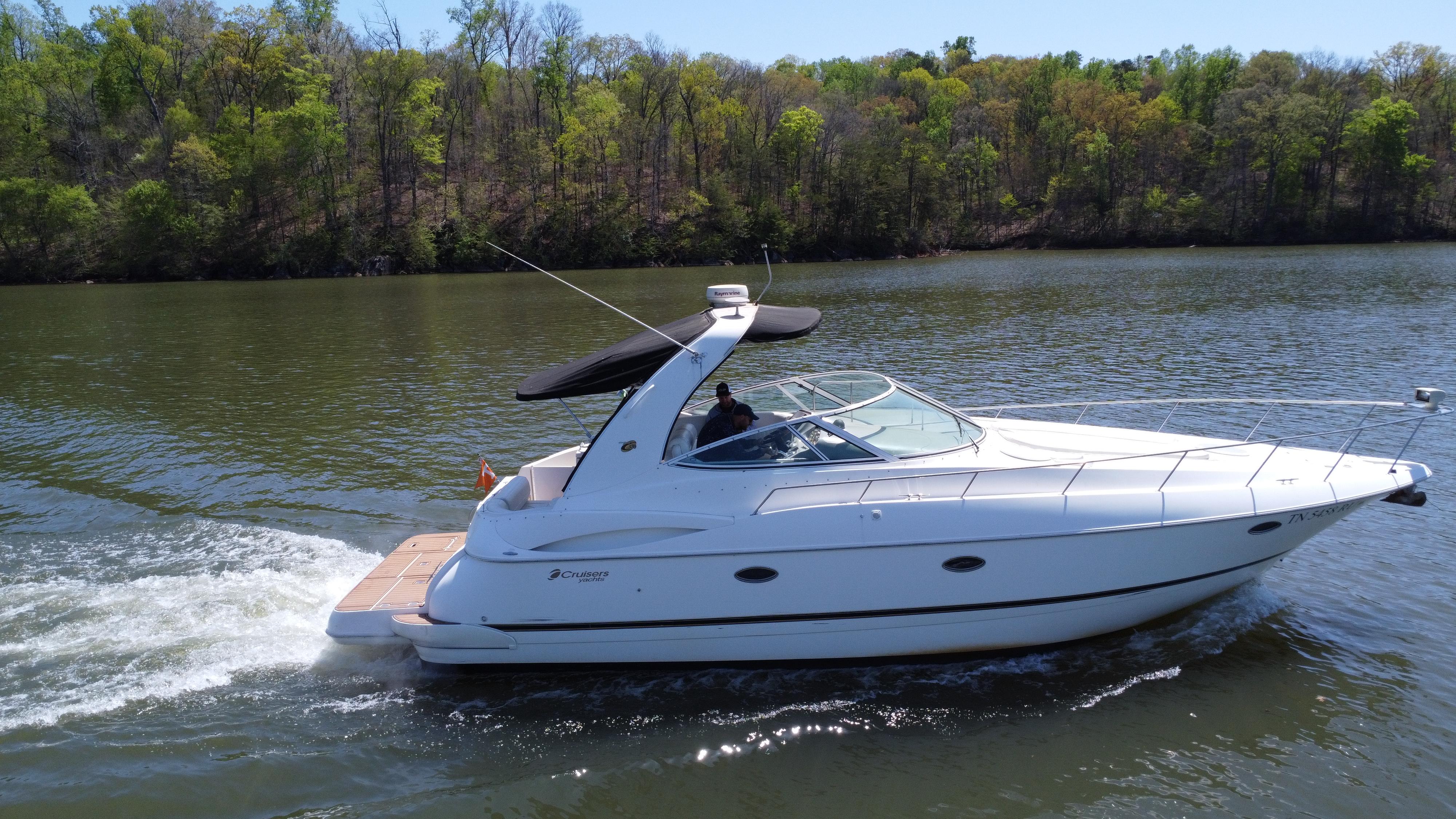 2004-cruisers-yachts-370-express-power-9631304-20250409075259822-1_XLARGE