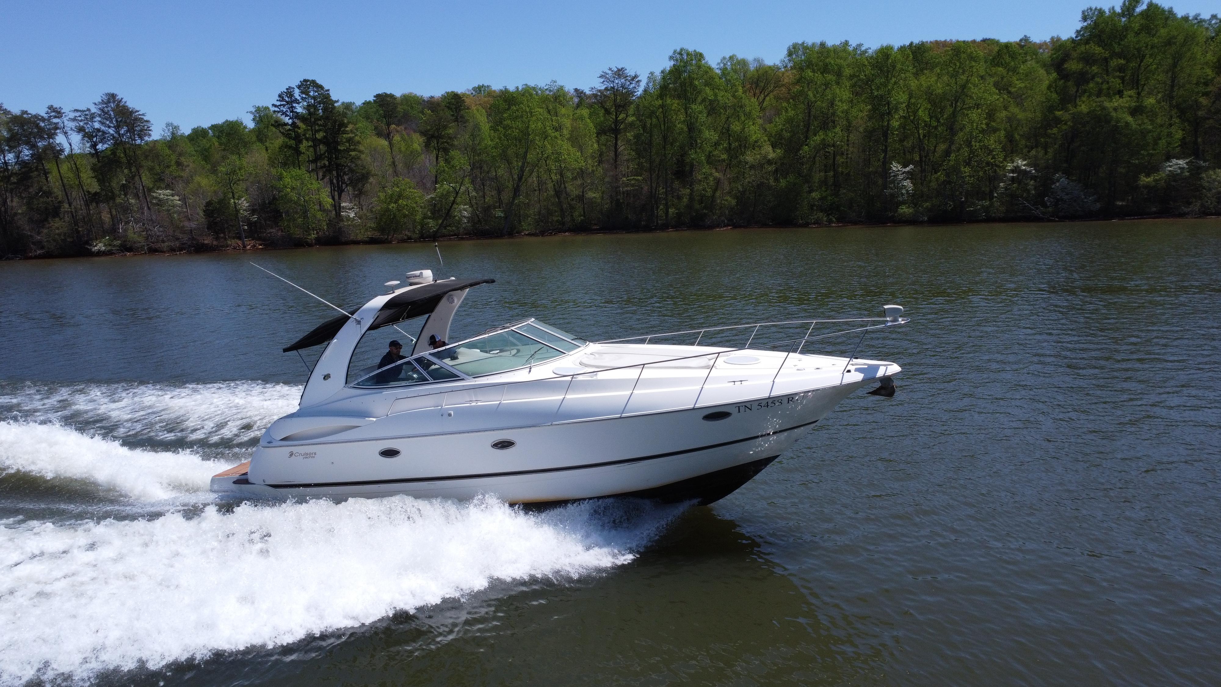 2004-cruisers-yachts-370-express-power-9631304-20250409075306773-1_XLARGE