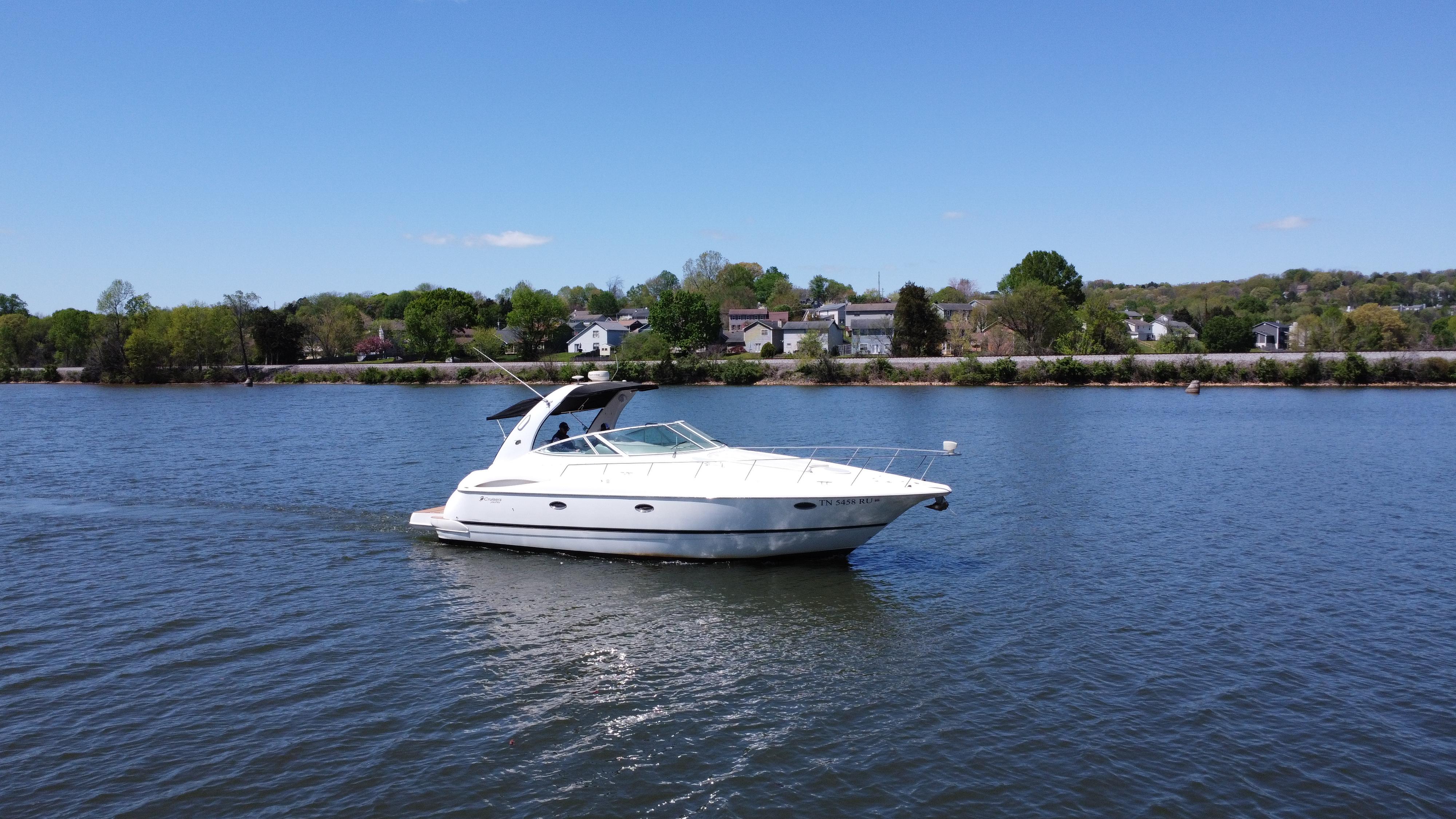 2004-cruisers-yachts-370-express-power-9631304-20250409075416870-1_XLARGE