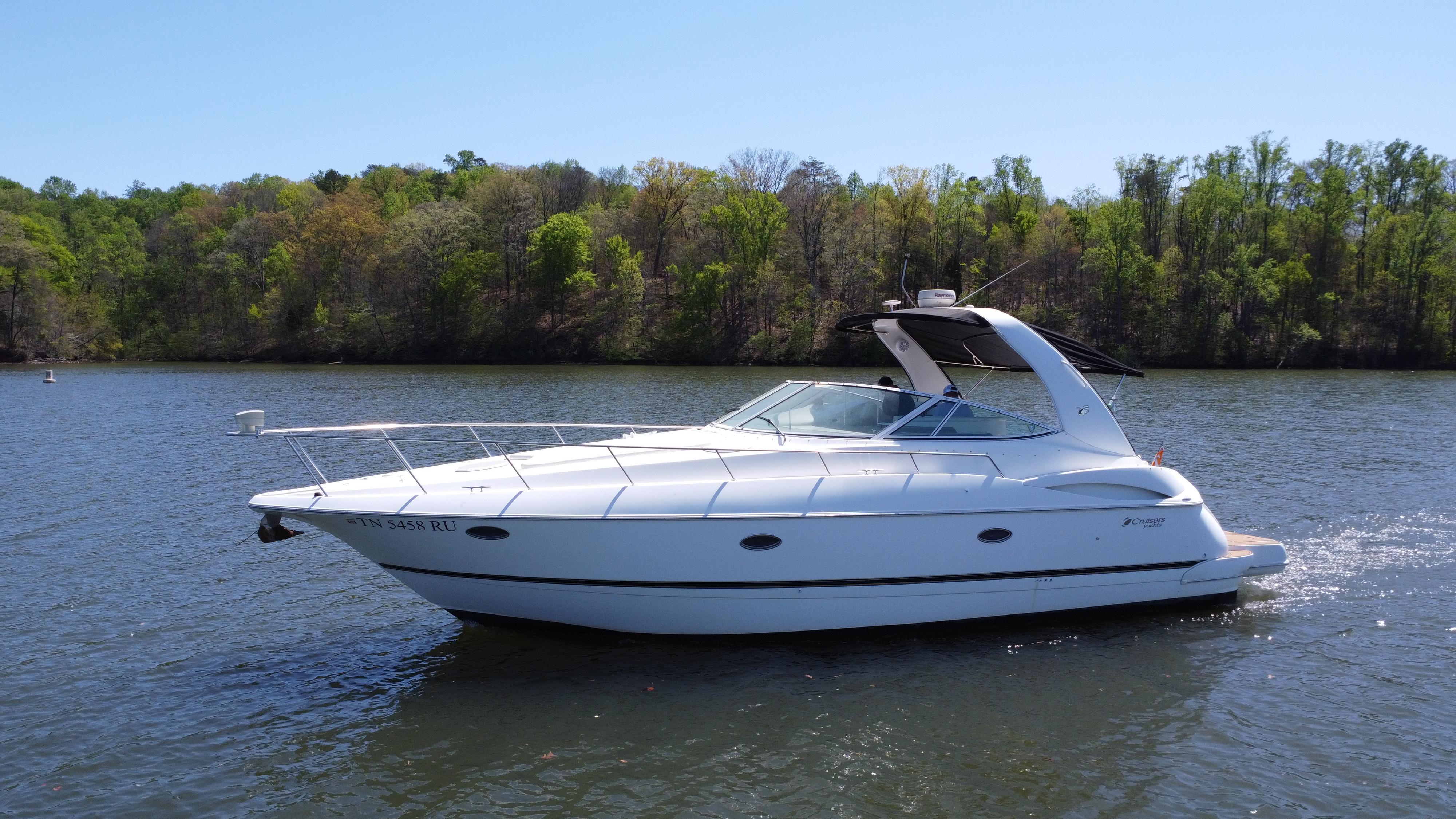 2004-cruisers-yachts-370-express-power-9631304-20250409075455614-1_XLARGE