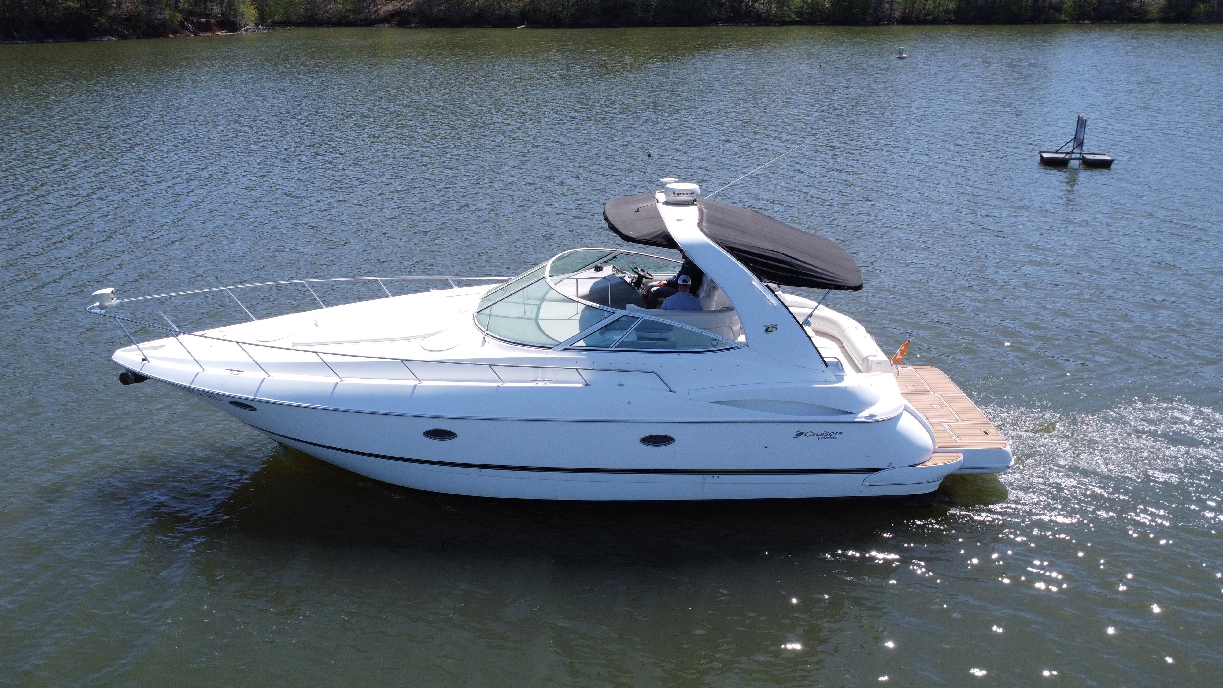 2004-cruisers-yachts-370-express-power-9631304-20250409075504824-1_XLARGE
