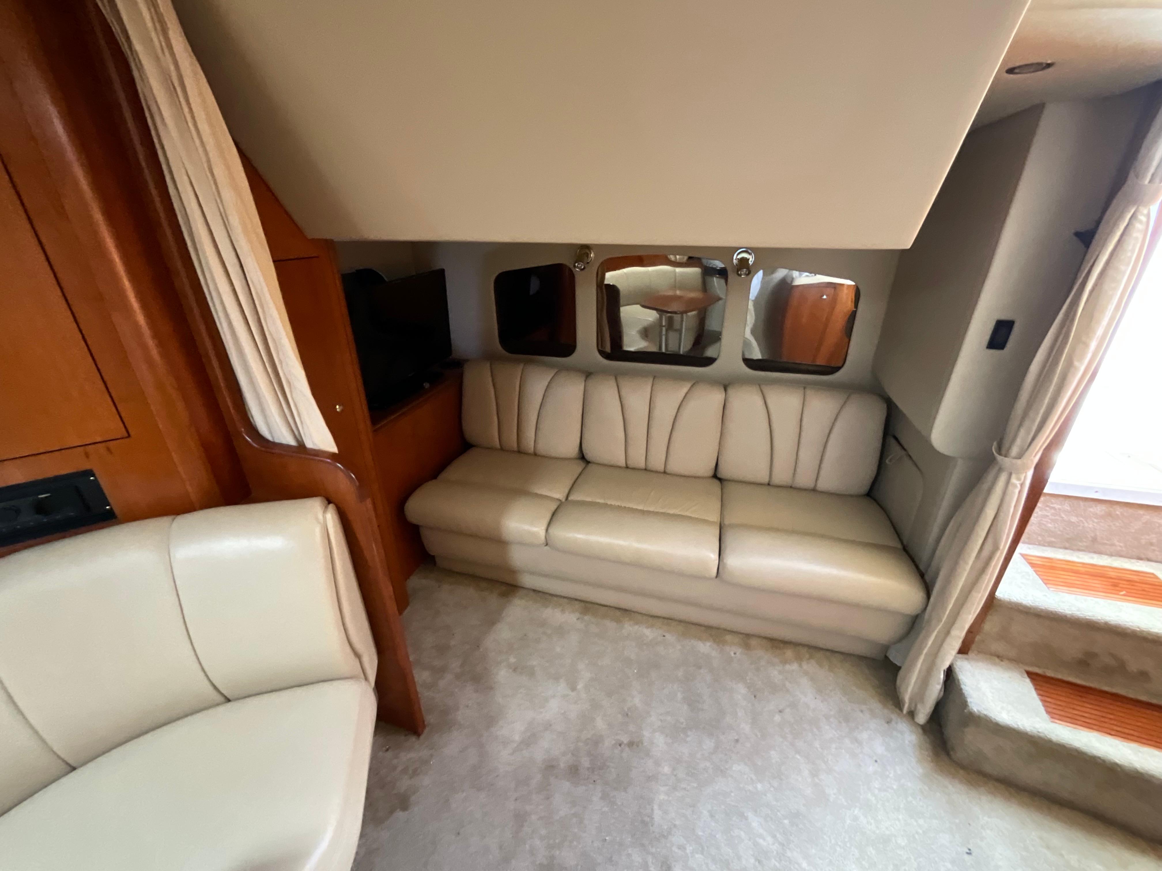 2004-cruisers-yachts-370-express-power-9631304-20250409075521847-1_XLARGE