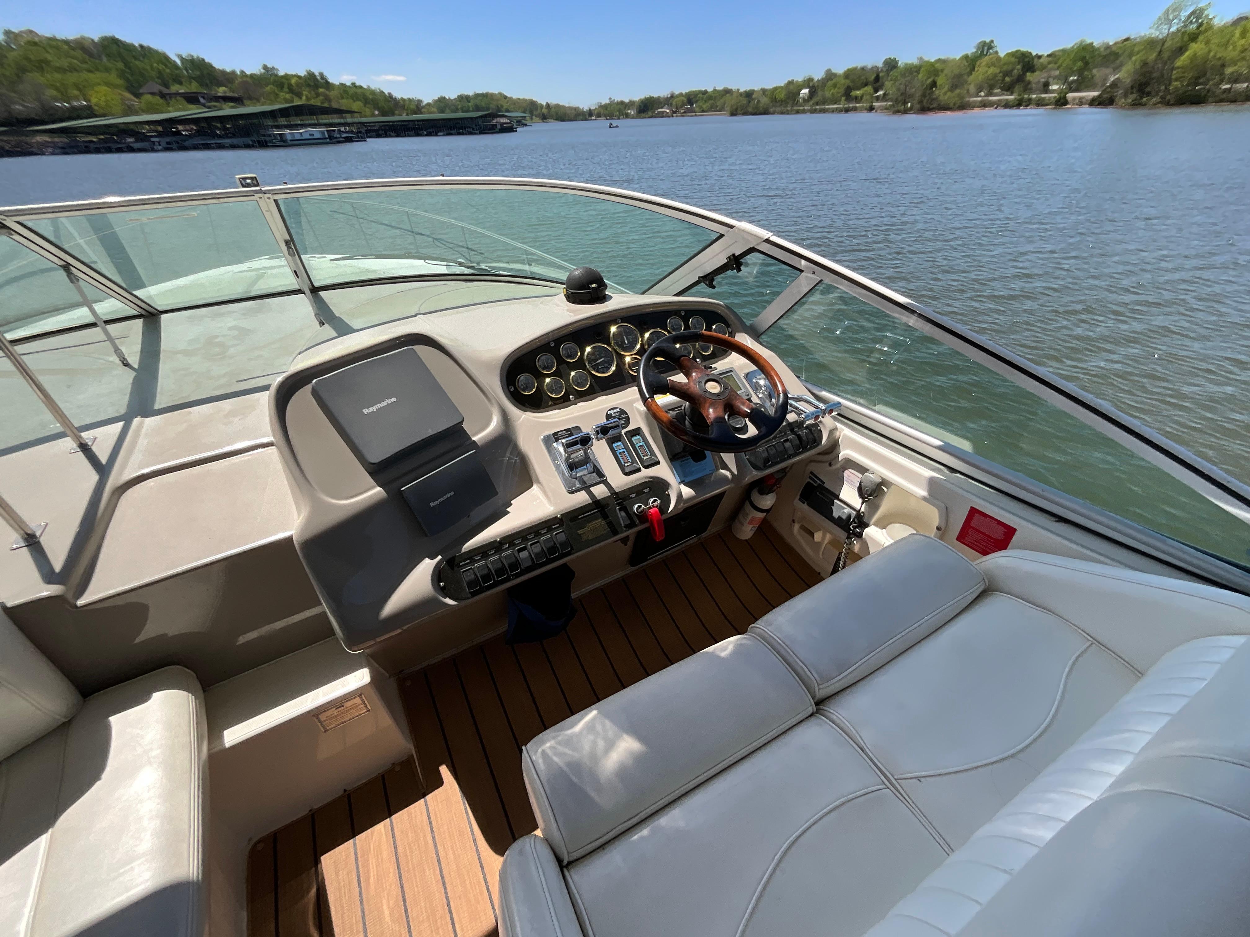 2004-cruisers-yachts-370-express-power-9631304-20250409075533131-1_XLARGE