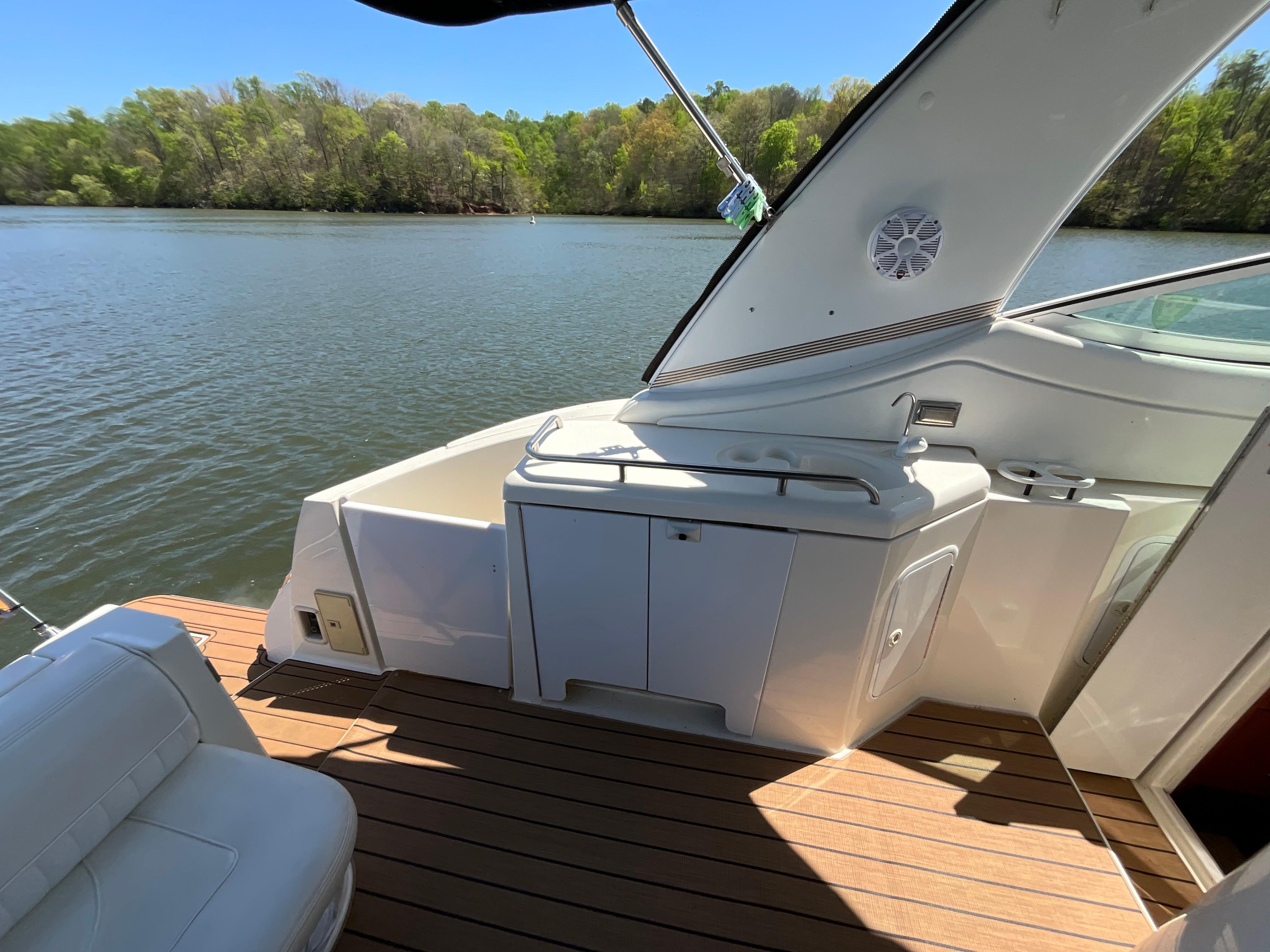 2004-cruisers-yachts-370-express-power-9631304-20250409075537899-1_XLARGE