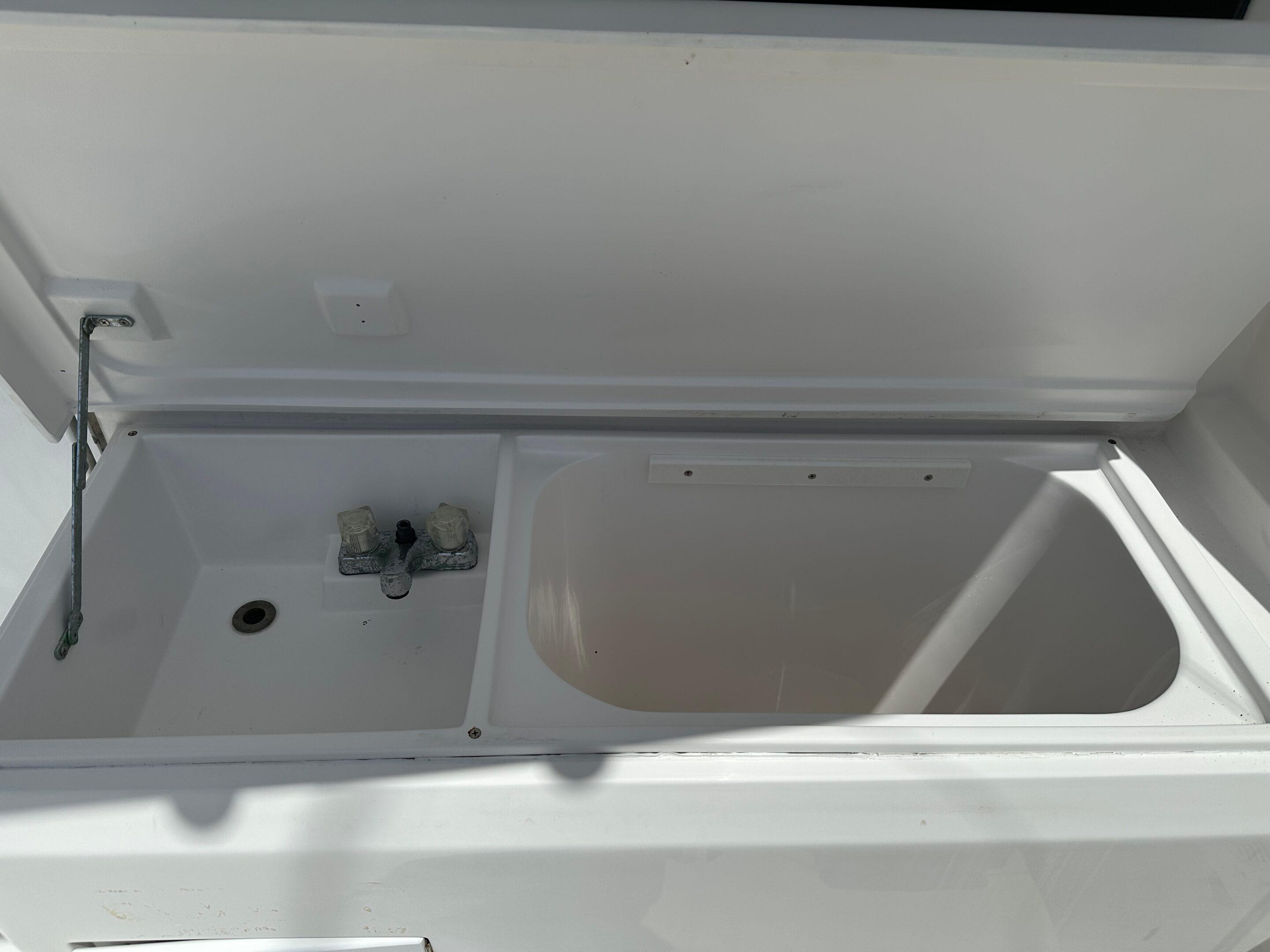 2003-luhrs-40-convertible-power-9771342-20250425050816748-1_XLARGE