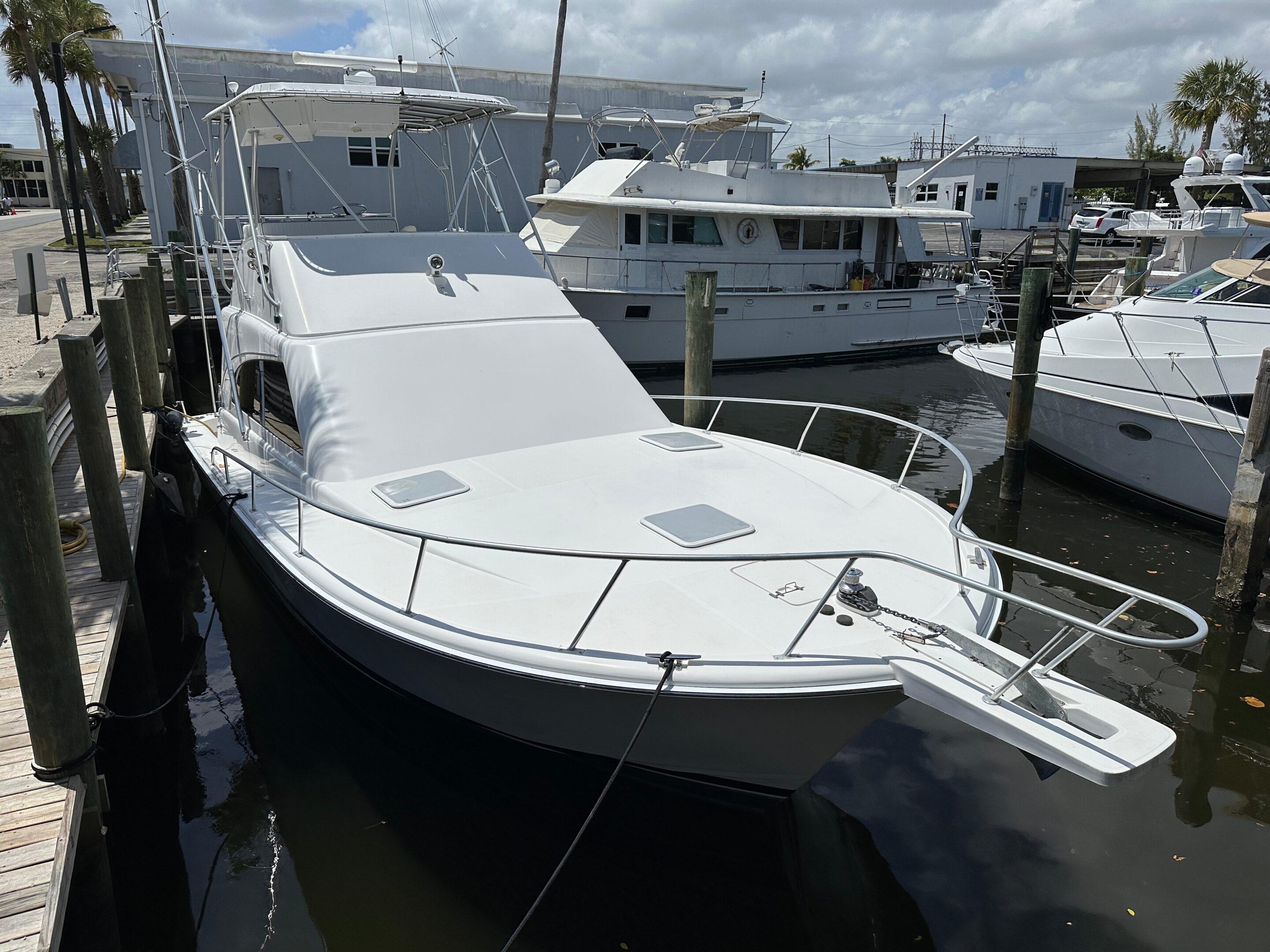 2003-luhrs-40-convertible-power-9771342-20250425075145524-1_XLARGE