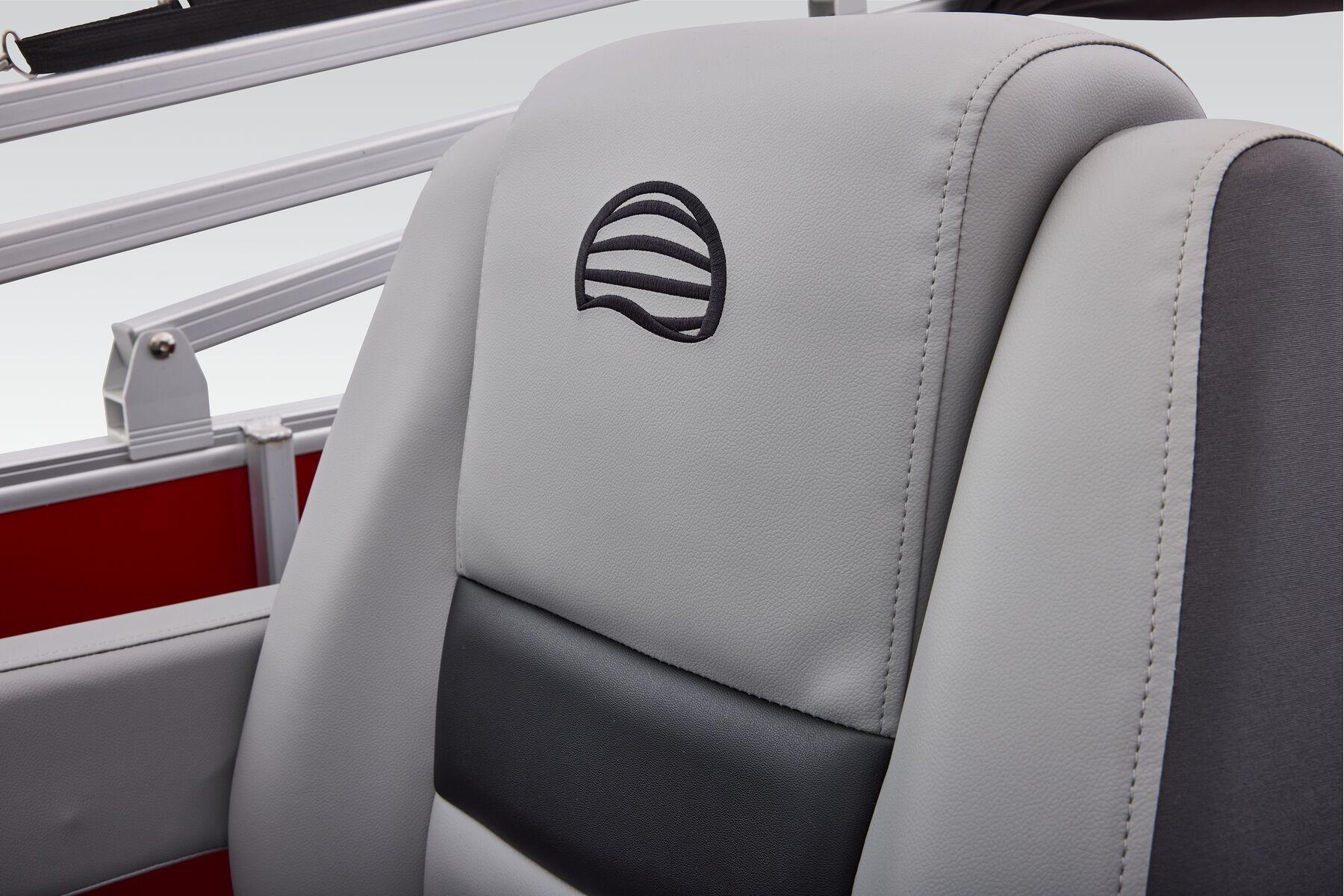 2026 Sun Tracker Party Barge 18 DLX Gallery