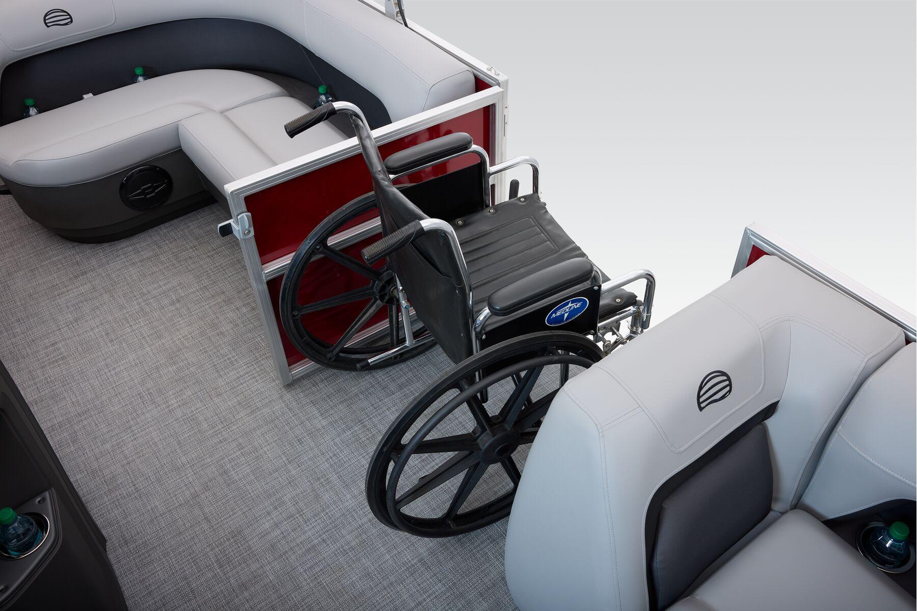 2026 Sun Tracker Party Barge 18 DLX Gallery