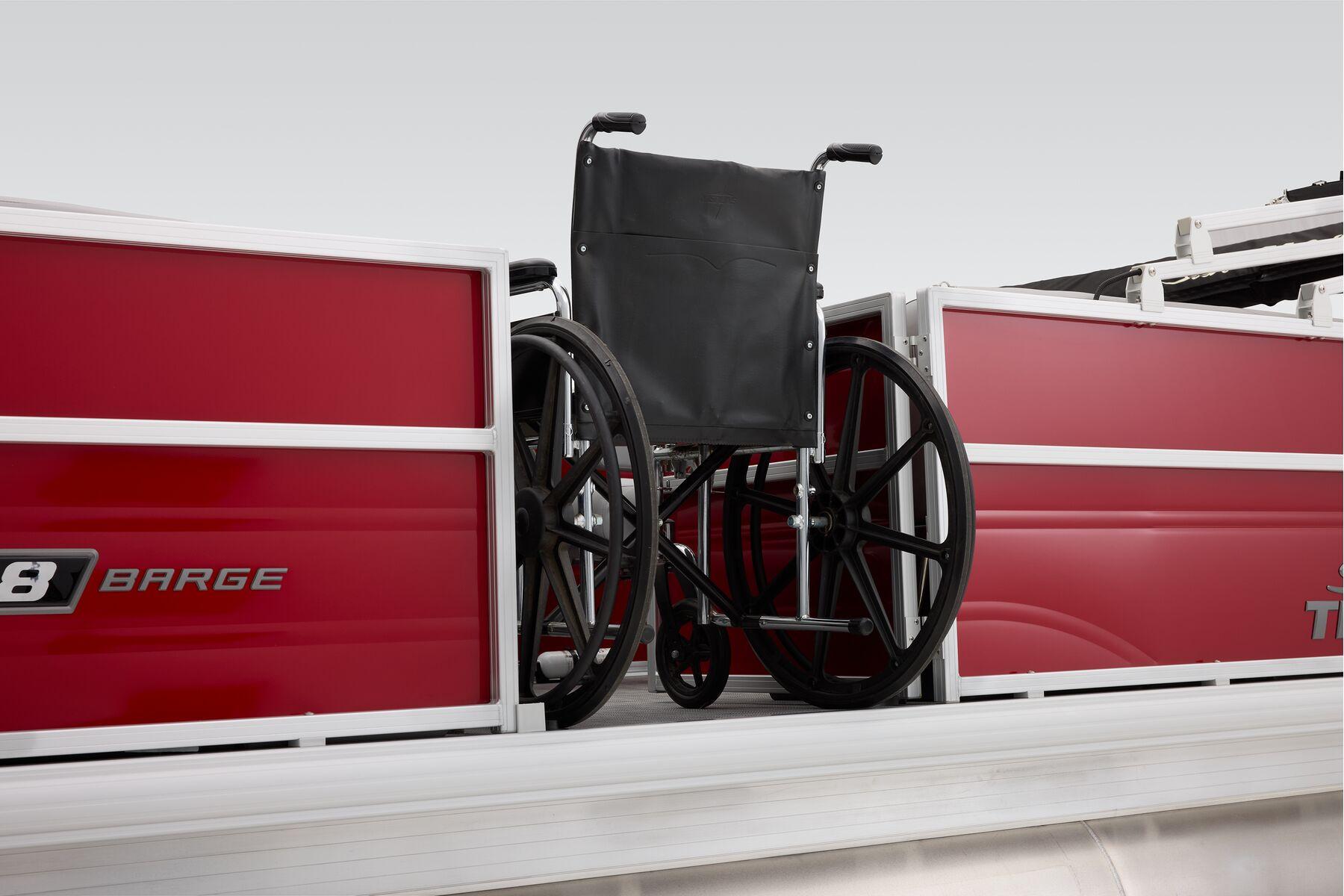 2026 Sun Tracker Party Barge 18 DLX Gallery