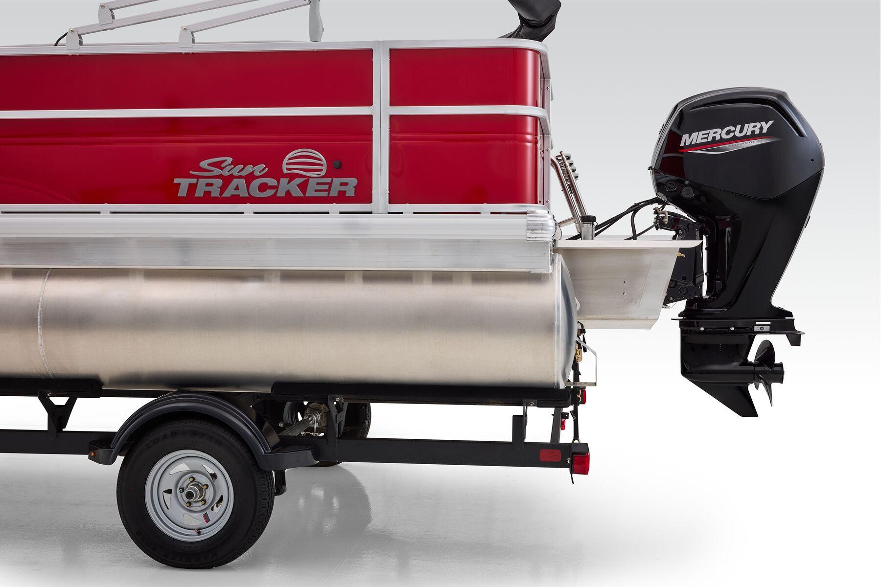 2026 Sun Tracker Party Barge 18 DLX Gallery