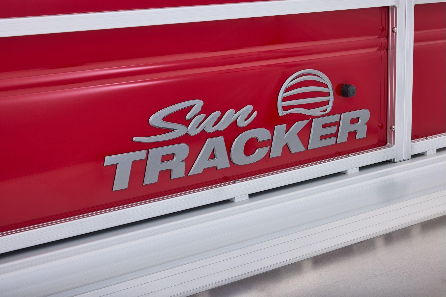 2026 Sun Tracker Party Barge 18 DLX Gallery