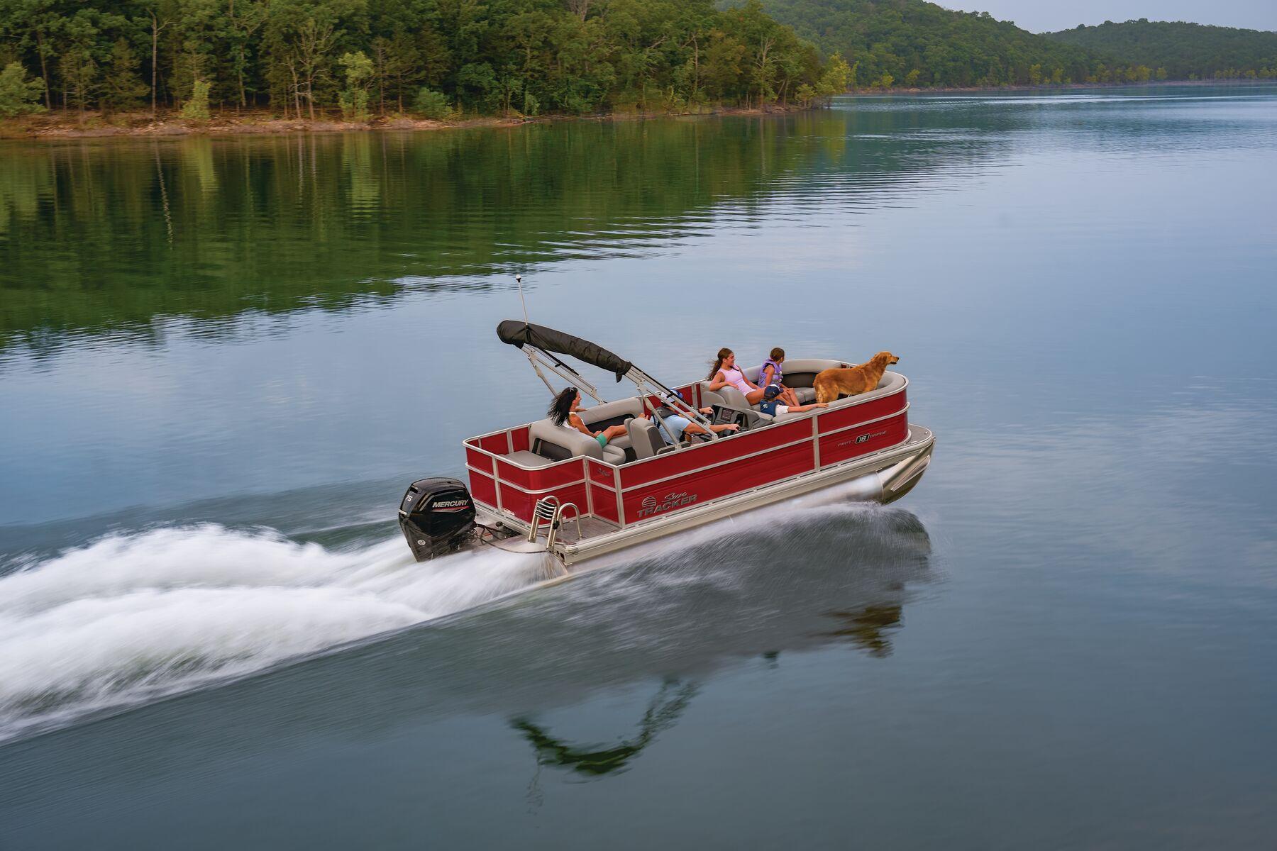 2026 Sun Tracker Party Barge 18 DLX Gallery