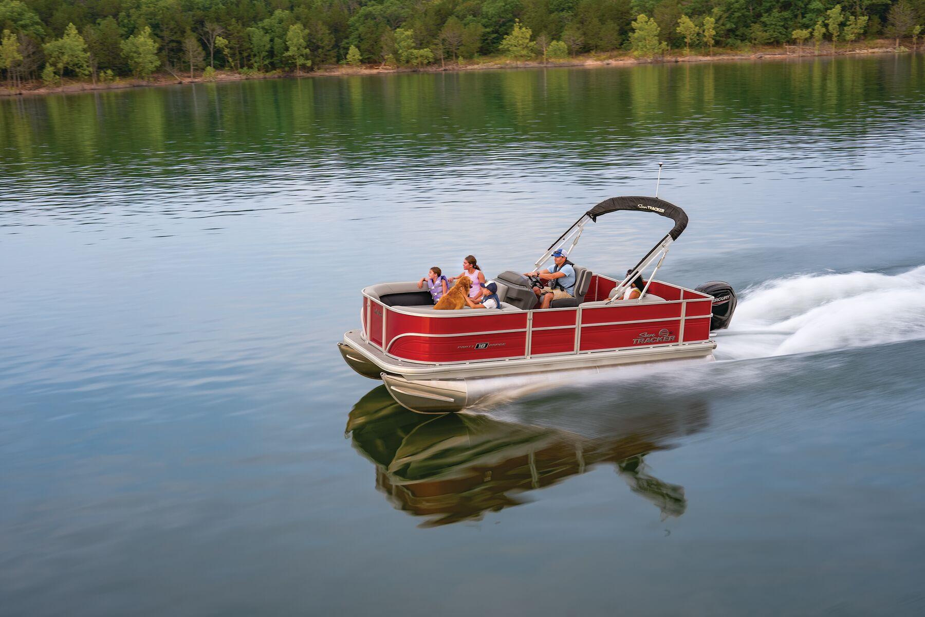 2026 Sun Tracker Party Barge 18 DLX Gallery