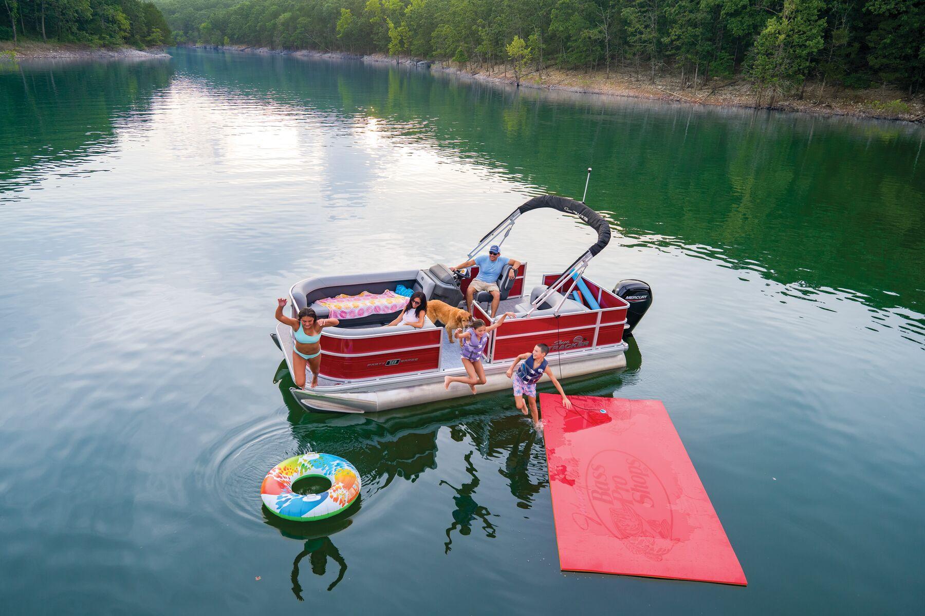 2026 Sun Tracker Party Barge 18 DLX Gallery