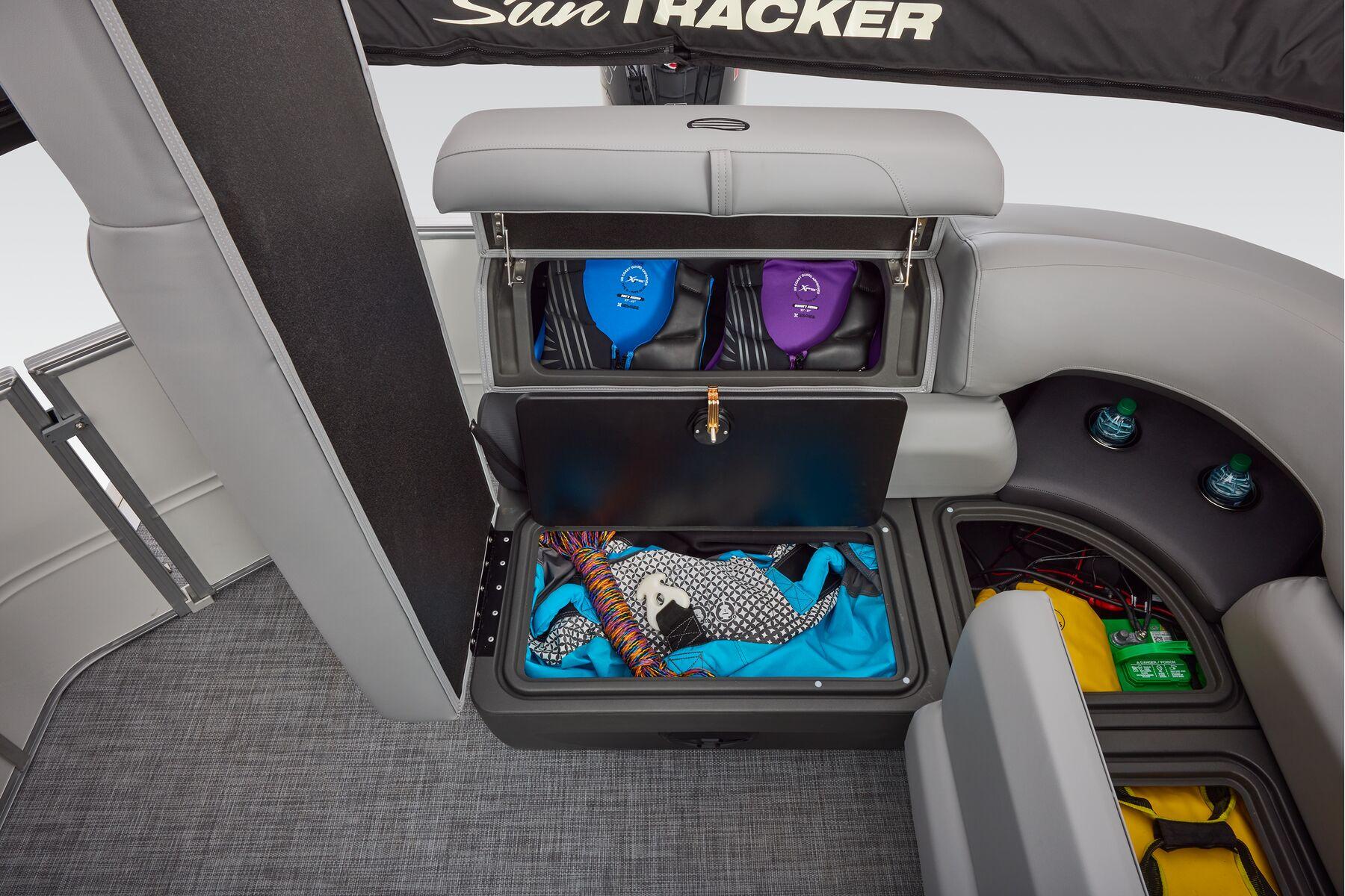 2026 Sun Tracker Party Barge 20 DLX Gallery