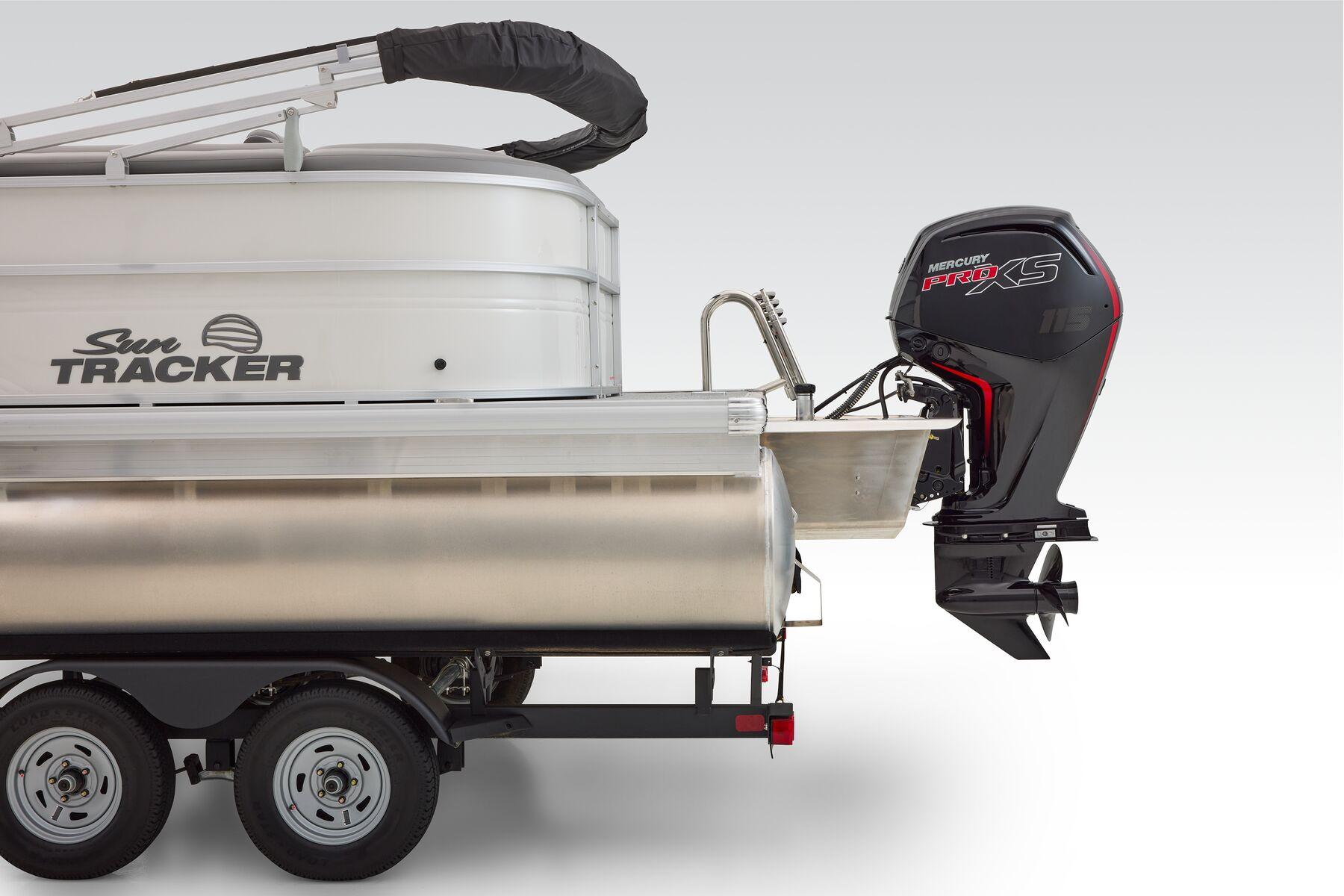 2026 Sun Tracker Party Barge 20 DLX Gallery