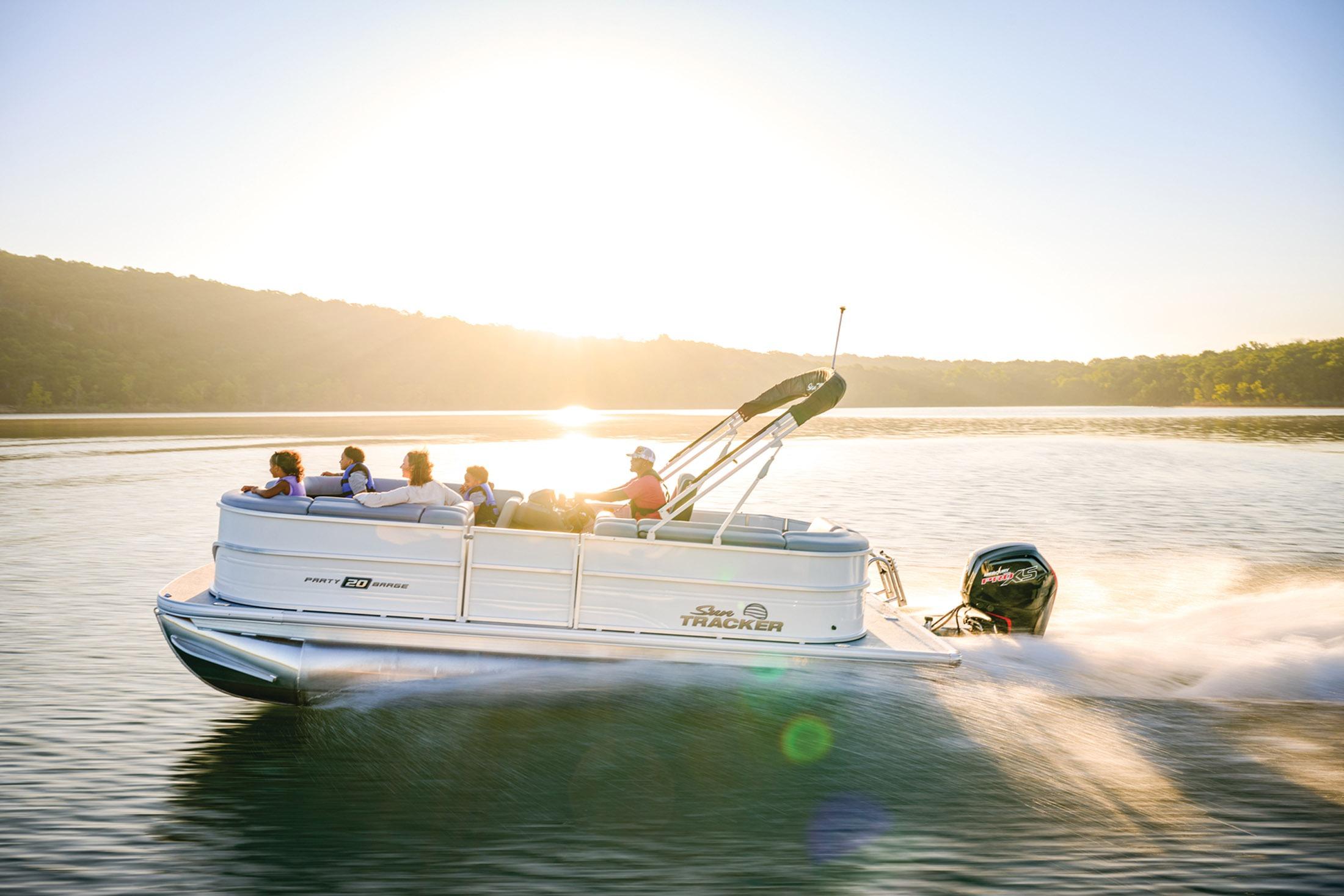 2026 Sun Tracker Party Barge 20 DLX Gallery