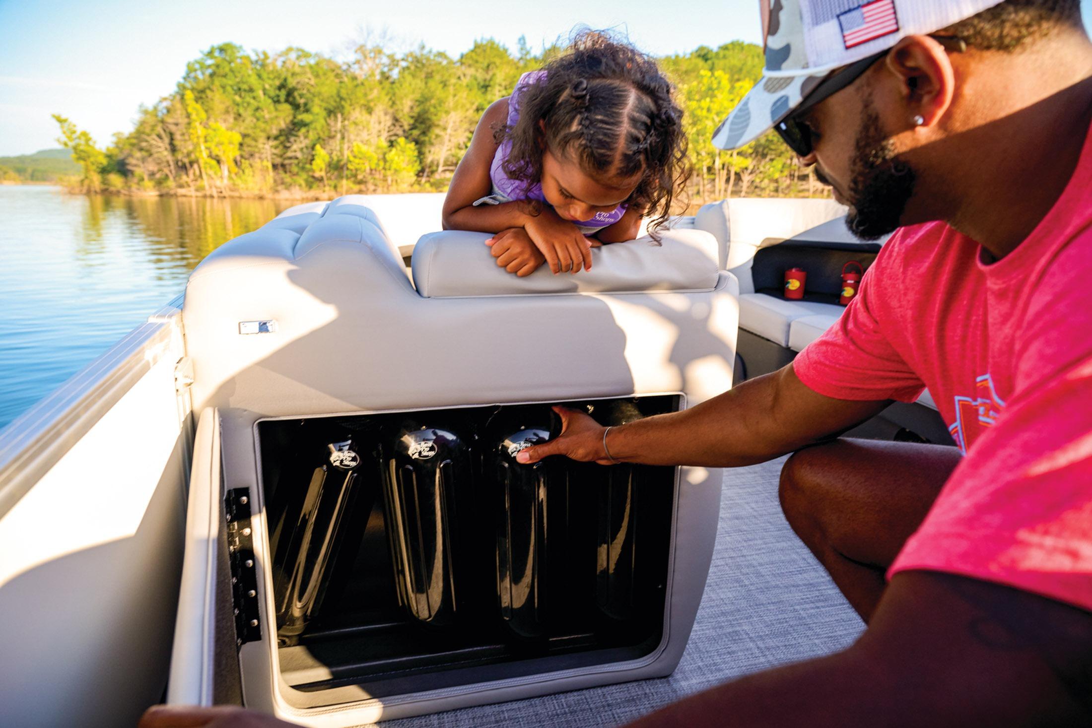 2026 Sun Tracker Party Barge 20 DLX Gallery