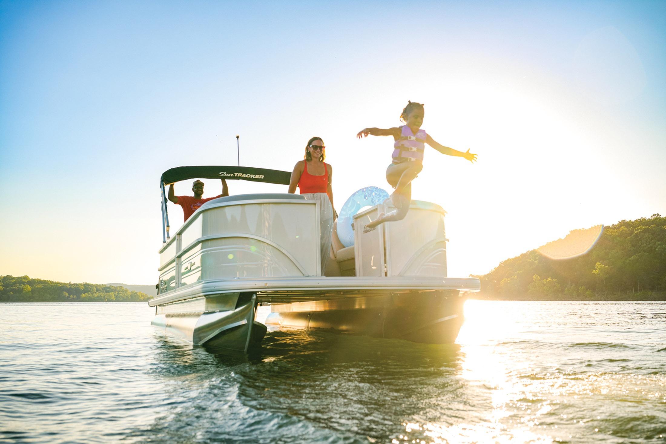 2026 Sun Tracker Party Barge 20 DLX Gallery