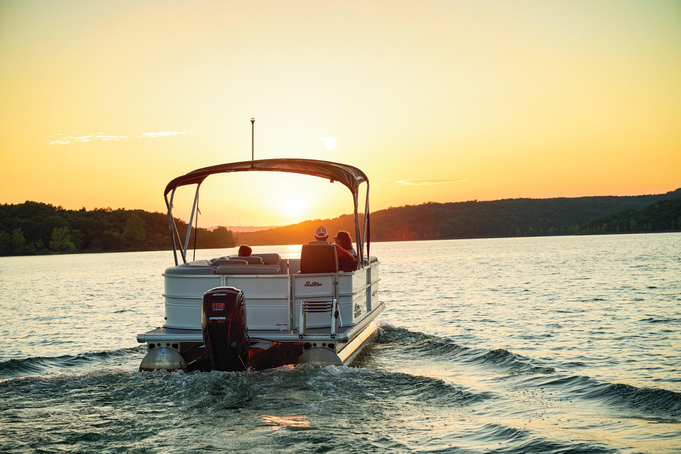 2026 Sun Tracker Party Barge 20 DLX Gallery