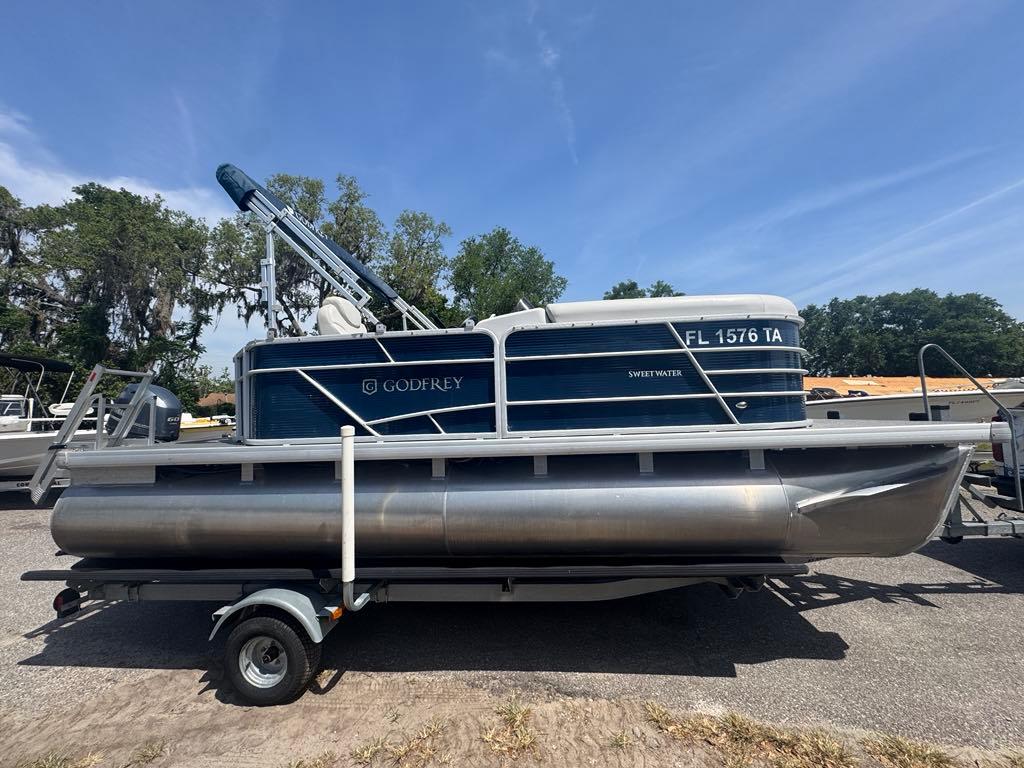 2021 Sweetwater 1880 CX-2