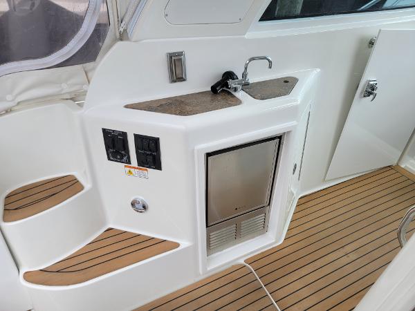 39' Cruisers Yachts, Listing Number 100916003, Image No. 6