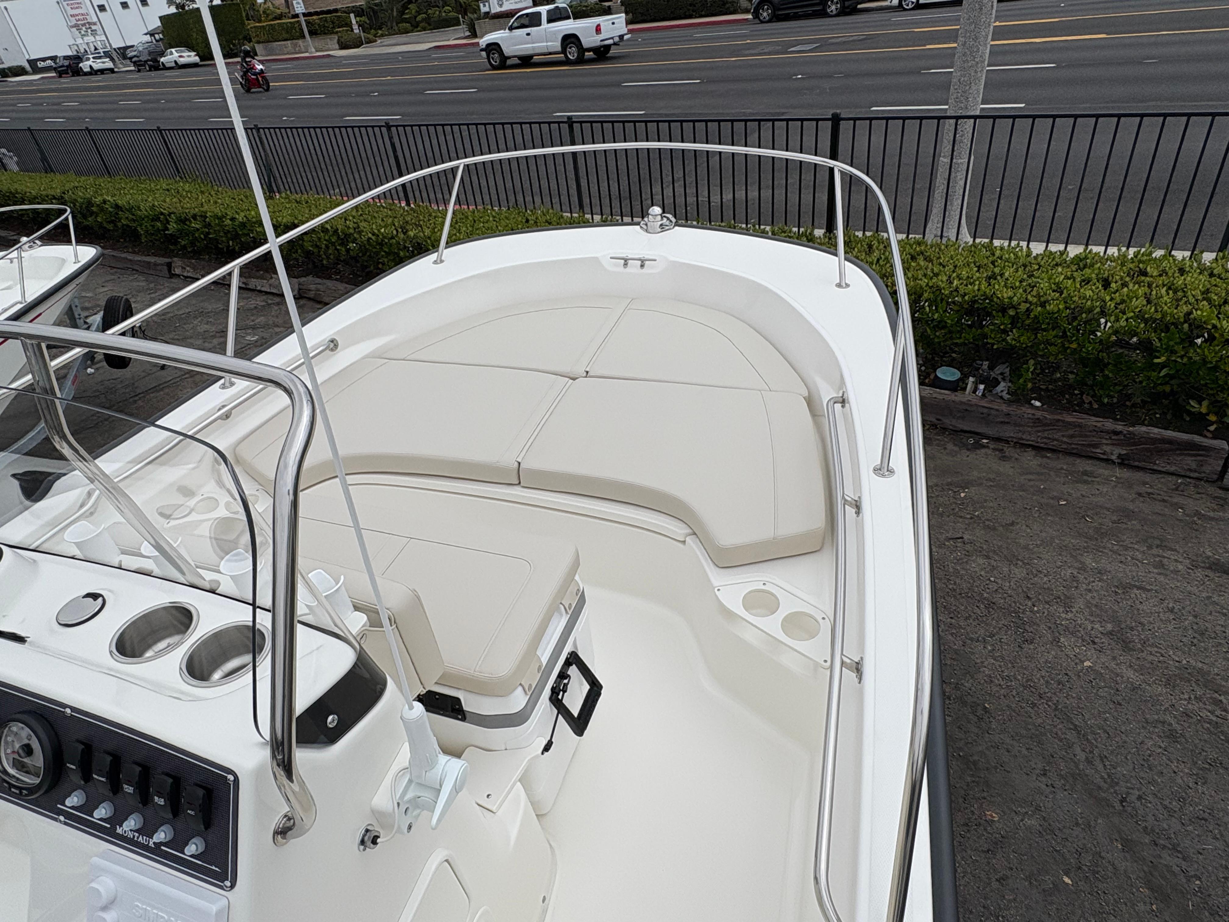 2025 Boston Whaler 190 Montauk #BW0411A inventory image at Sun Country Marine Group, Newport Beach 2025 Boston Whaler 190 Montauk #BW0411A inventory image at Sun Country Marine Group, Newport Beach