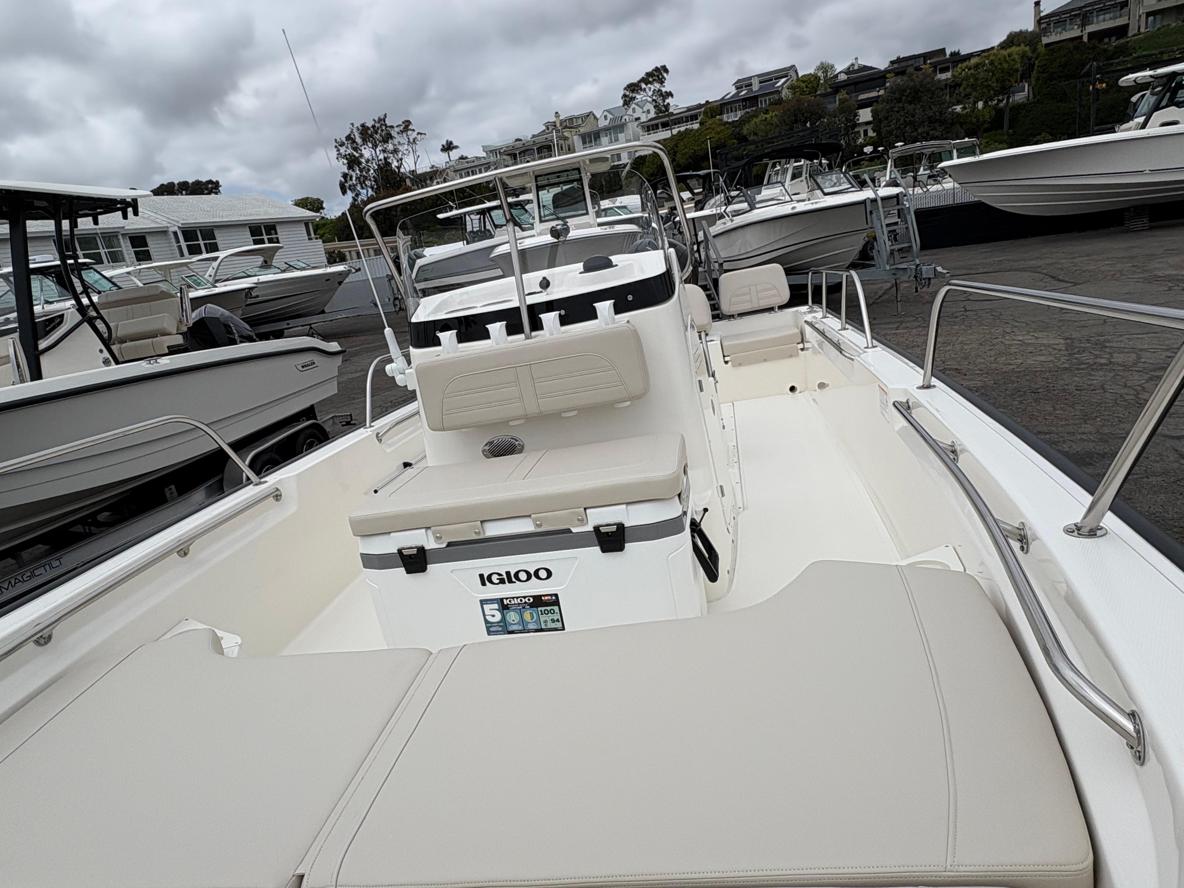 2025 Boston Whaler 190 Montauk #BW0411A inventory image at Sun Country Marine Group, Newport Beach 2025 Boston Whaler 190 Montauk #BW0411A inventory image at Sun Country Marine Group, Newport Beach