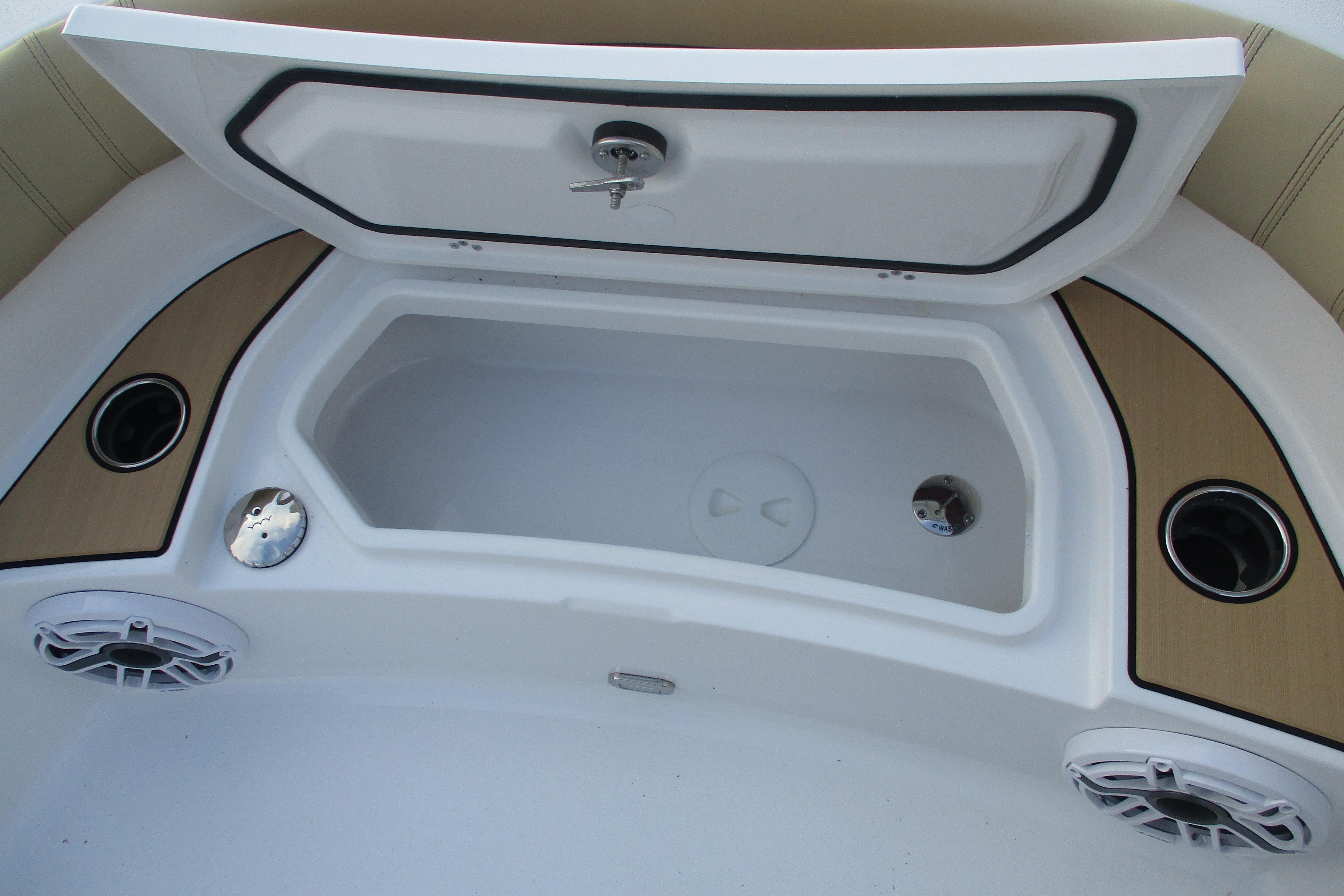 2026 Sportsman Masters 267OE Bay Boat-13