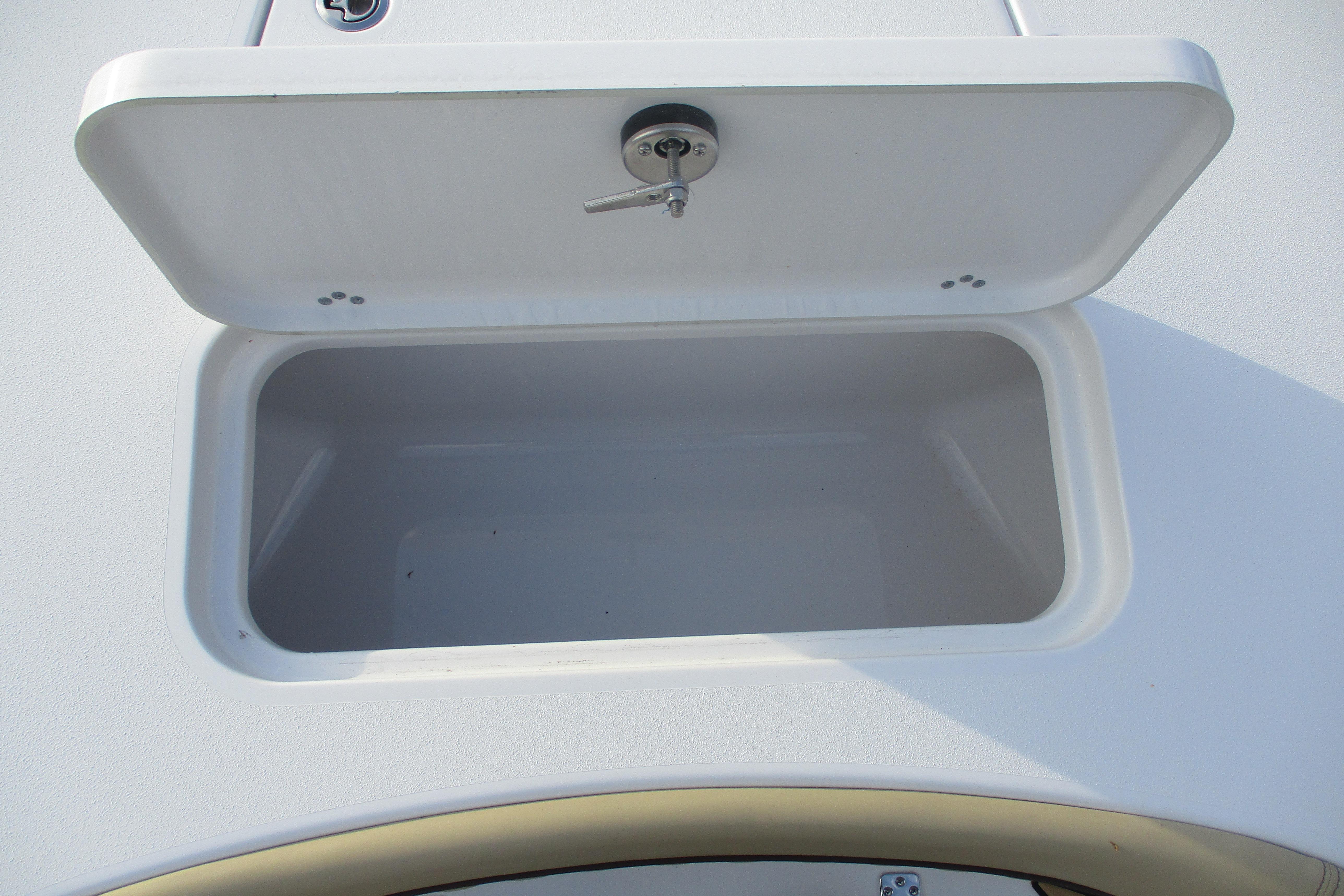 2026 Sportsman Masters 267OE Bay Boat-16