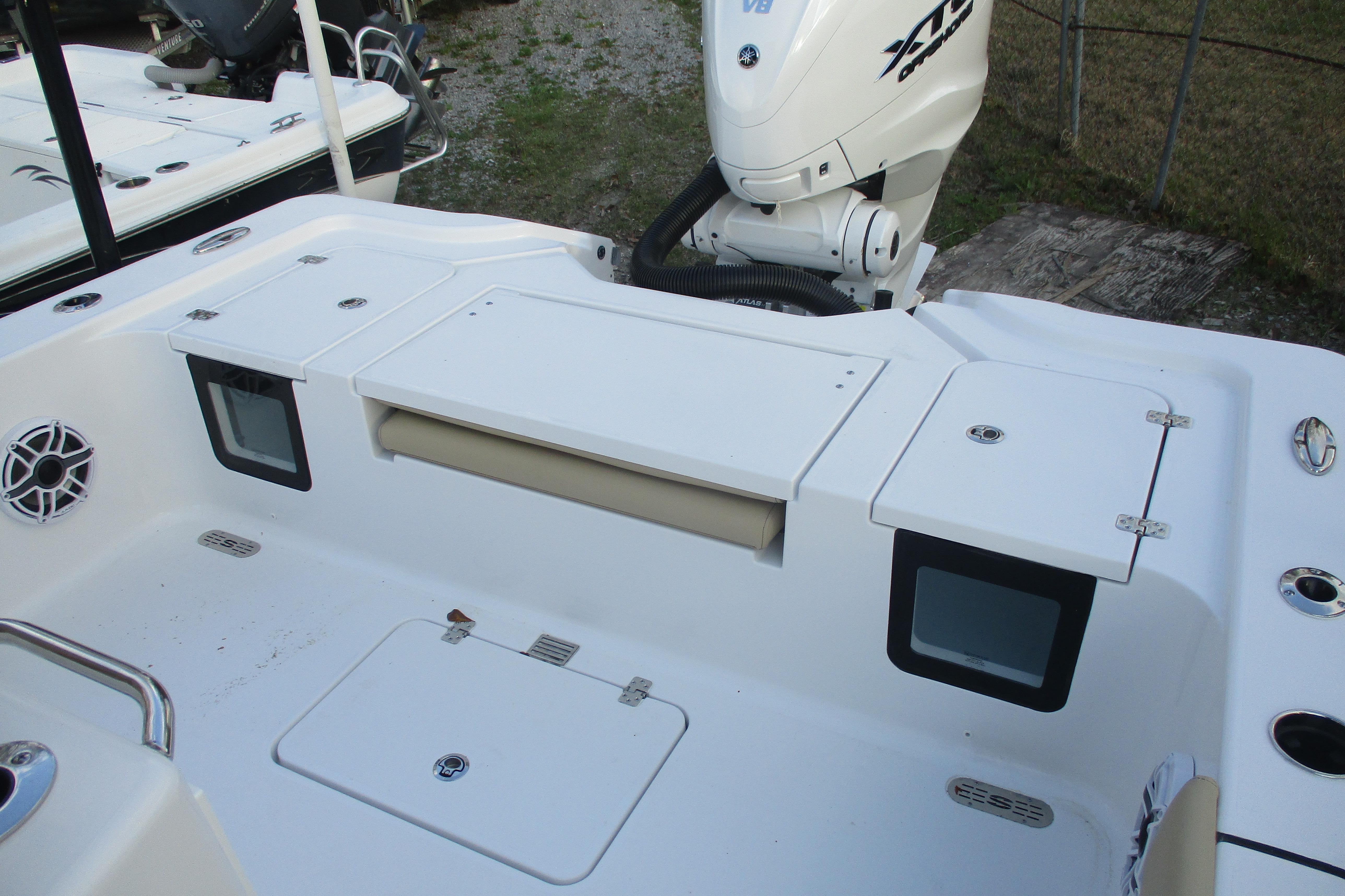 2026 Sportsman Masters 267OE Bay Boat-9