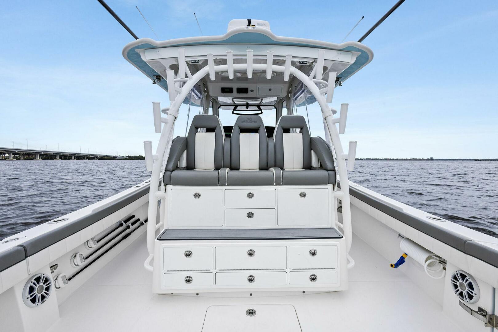2023-regulator-41-center-console-power-9751374-20250408141236558-1_XLARGE