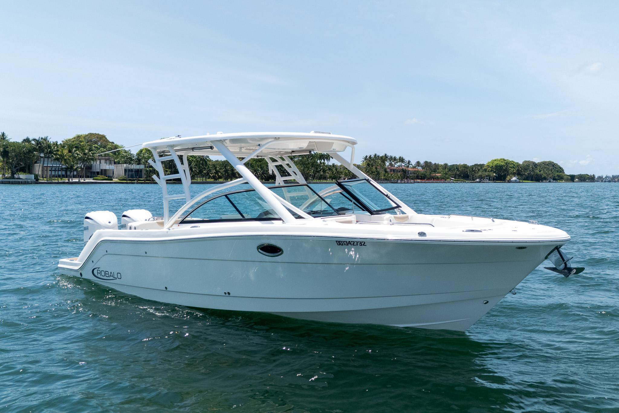 2024-robalo-r317-dual-console-power-9821374-20250530123048157-1_XLARGE