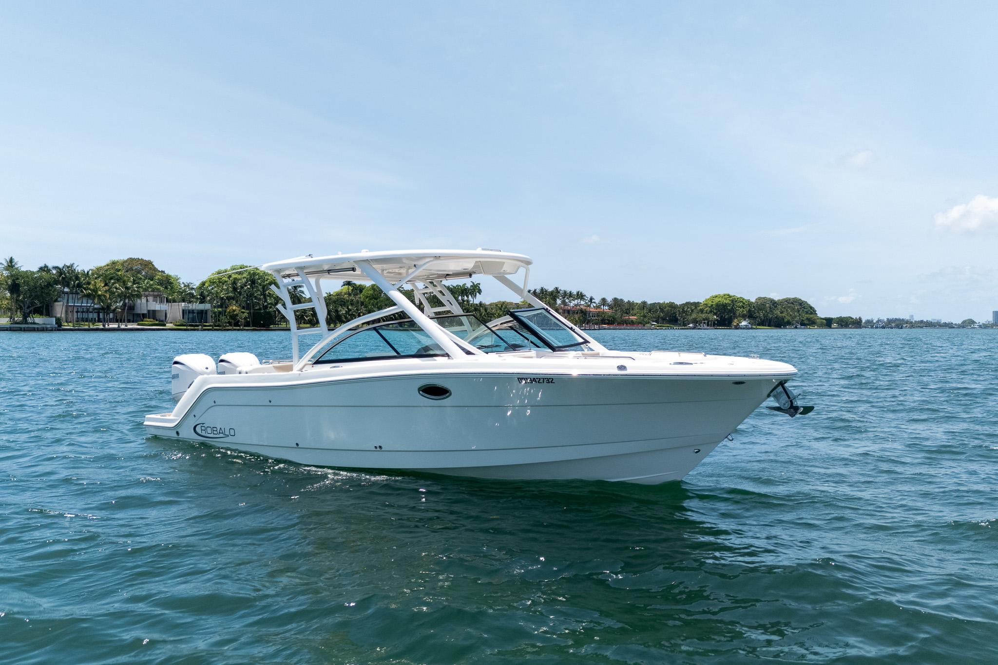 2024-robalo-r317-dual-console-power-9821374-20250530123049177-1_XLARGE