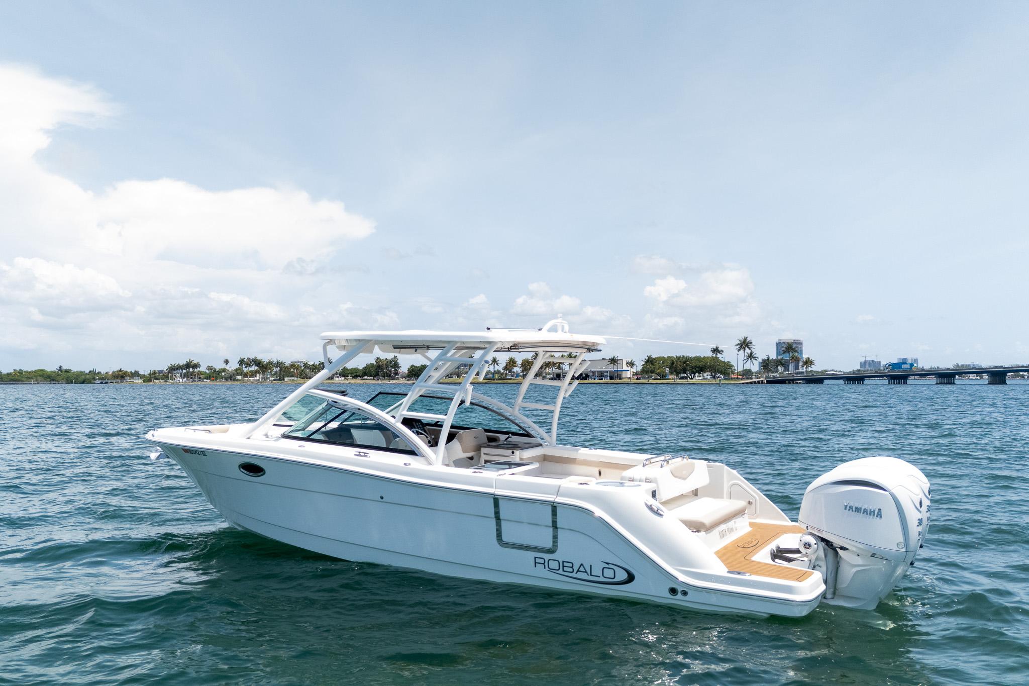 2024-robalo-r317-dual-console-power-9821374-20250530123051058-1_XLARGE