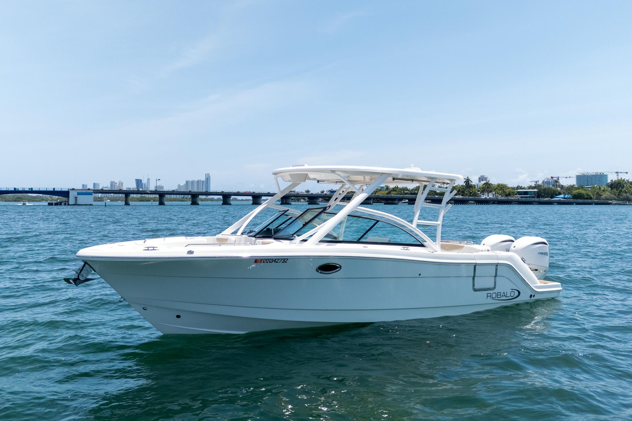 2024-robalo-r317-dual-console-power-9821374-20250530123053255-1_XLARGE