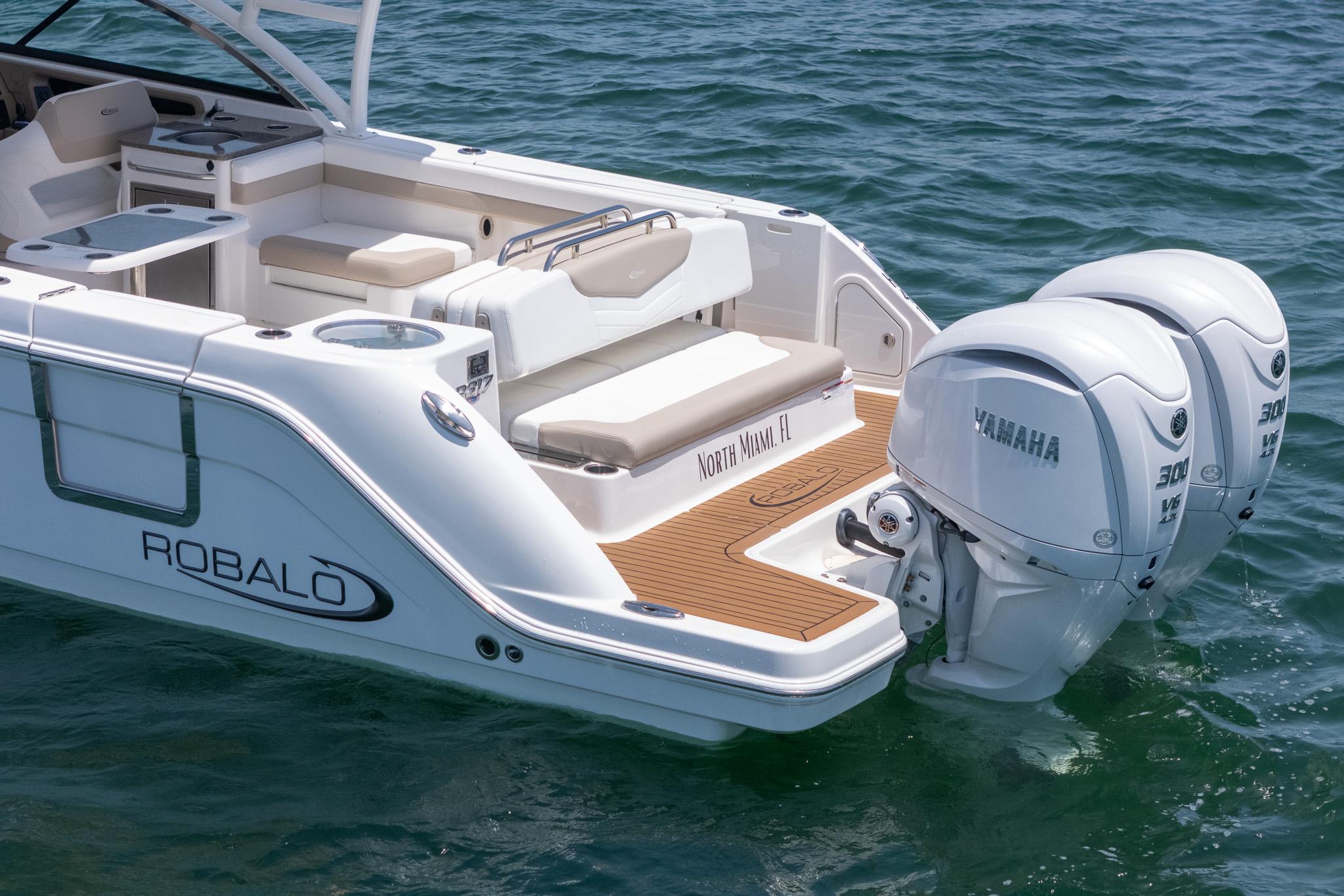 2024-robalo-r317-dual-console-power-9821374-20250530123057123-1_XLARGE