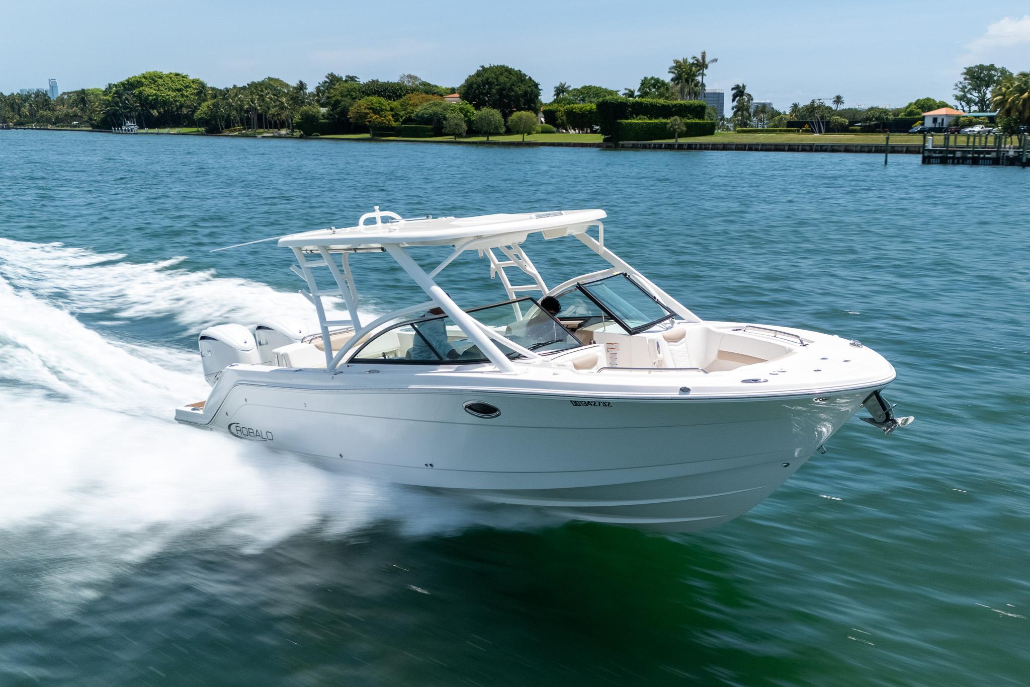 2024-robalo-r317-dual-console-power-9821374-20250530123059125-1_XLARGE