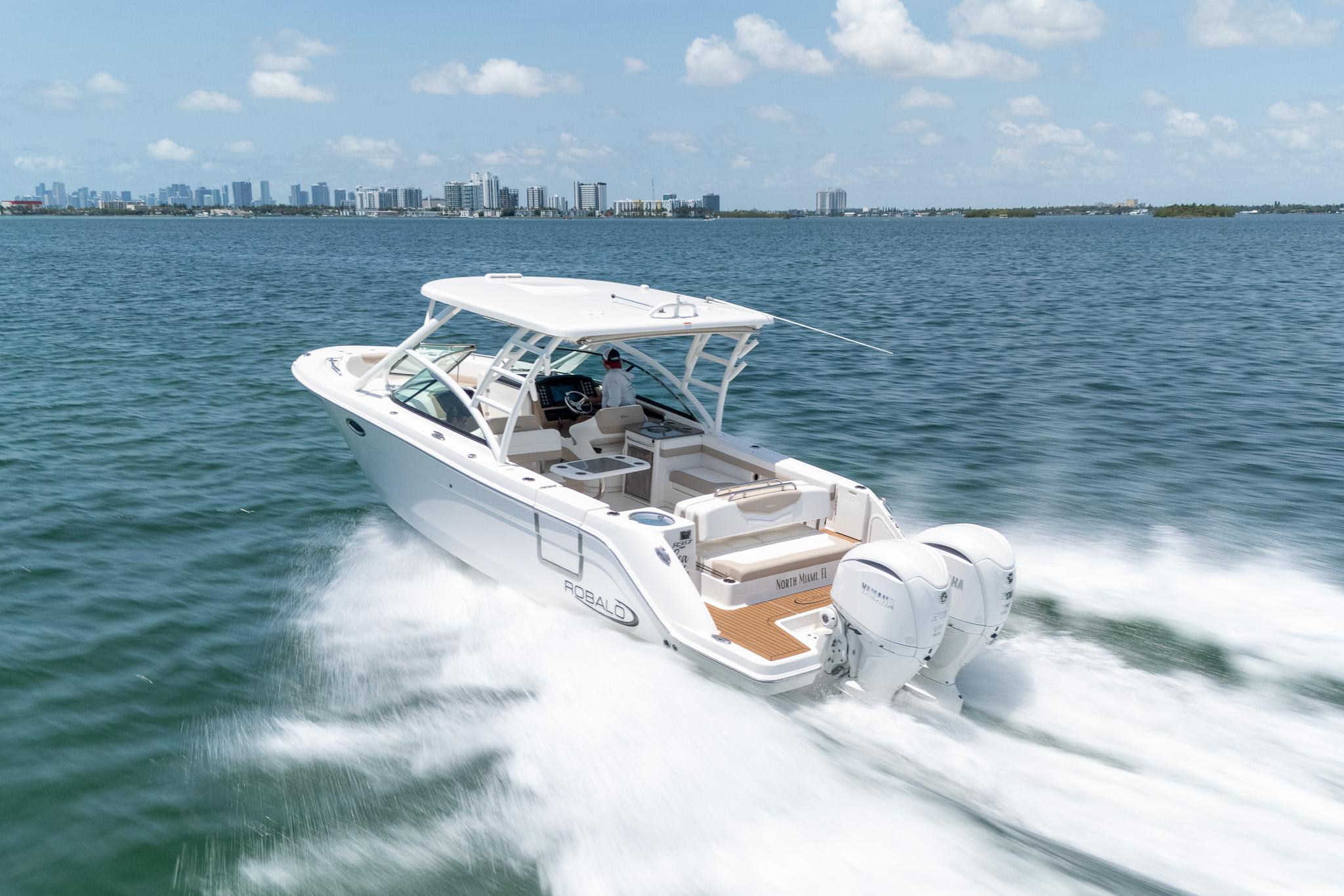 2024-robalo-r317-dual-console-power-9821374-20250530123102300-1_XLARGE