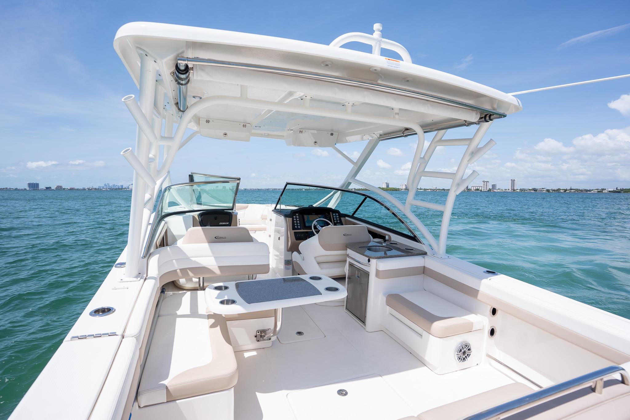 2024-robalo-r317-dual-console-power-9821374-20250530123107352-1_XLARGE