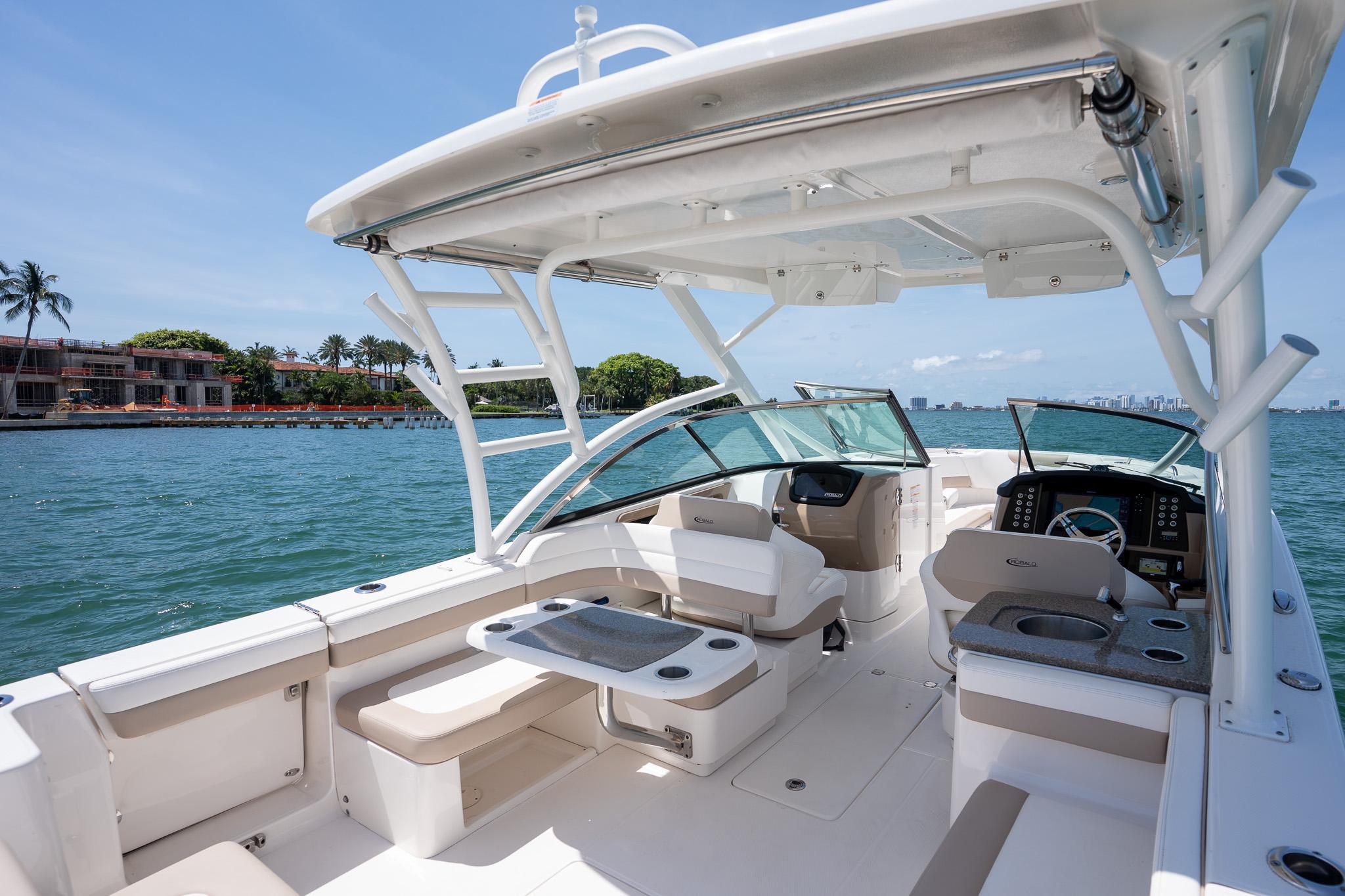 2024-robalo-r317-dual-console-power-9821374-20250530123109360-1_XLARGE