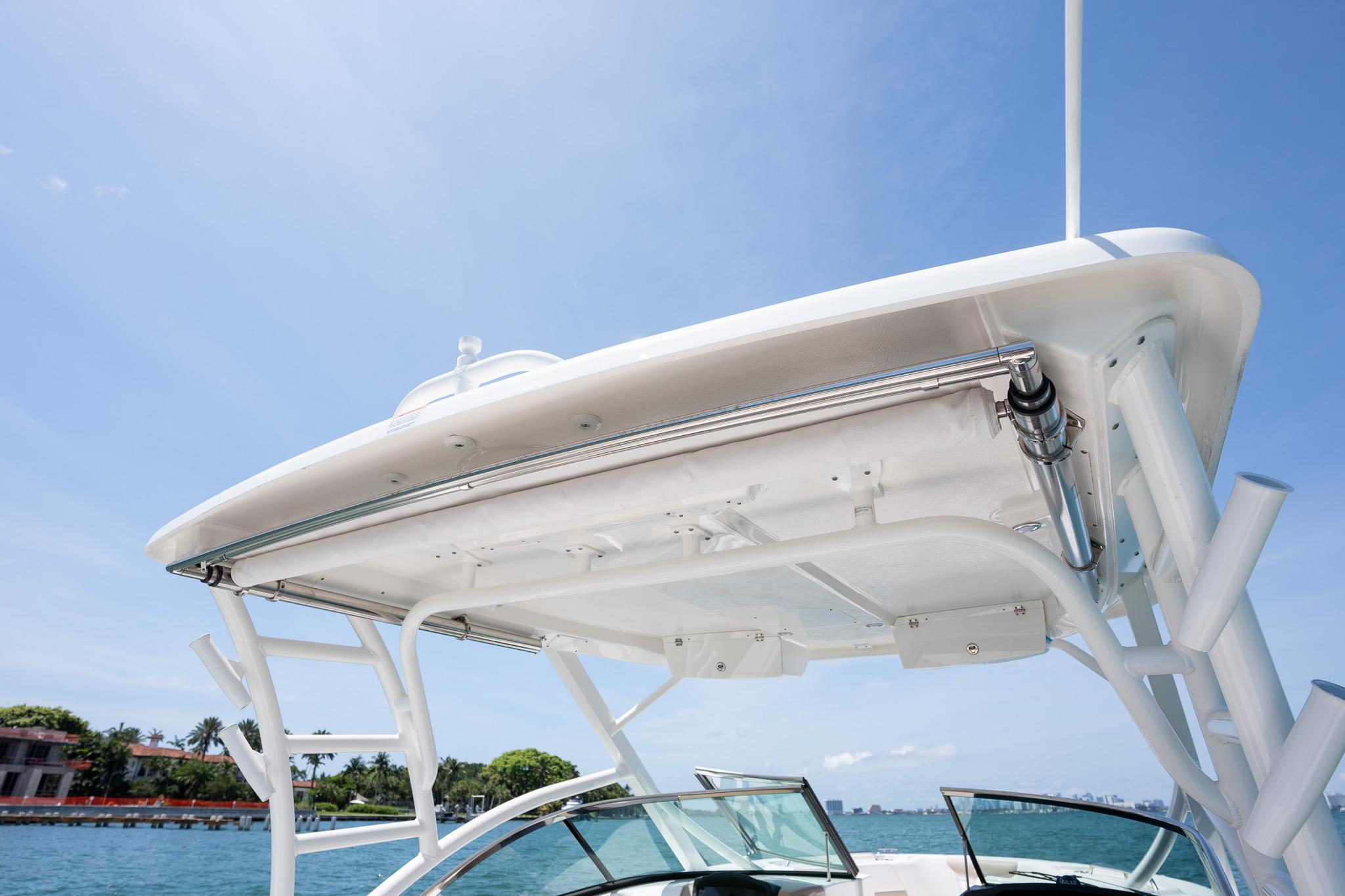 2024-robalo-r317-dual-console-power-9821374-20250530123111210-1_XLARGE