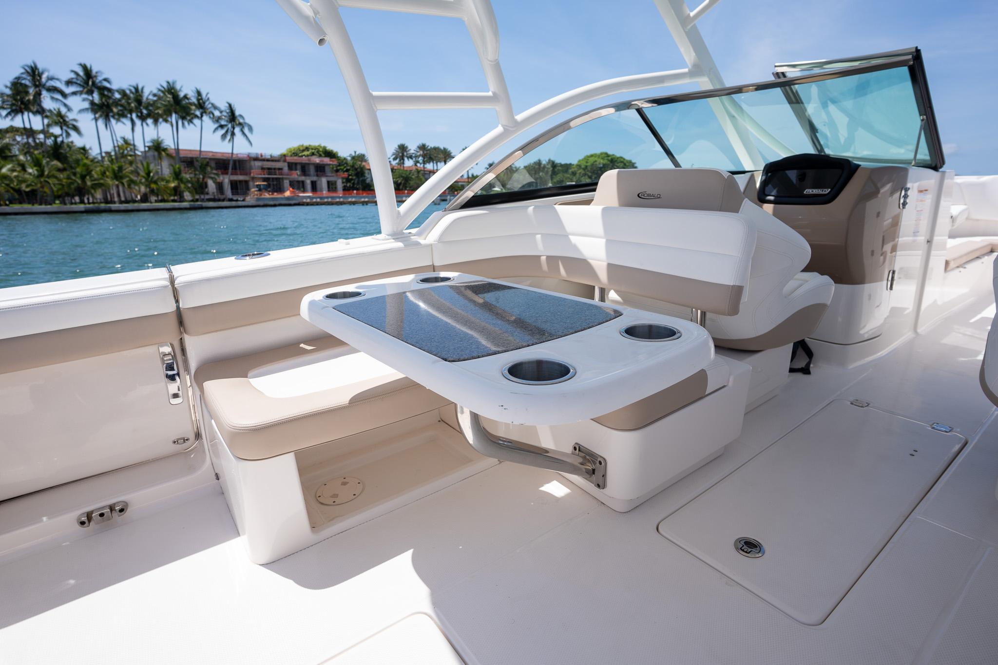 2024-robalo-r317-dual-console-power-9821374-20250530123112232-1_XLARGE