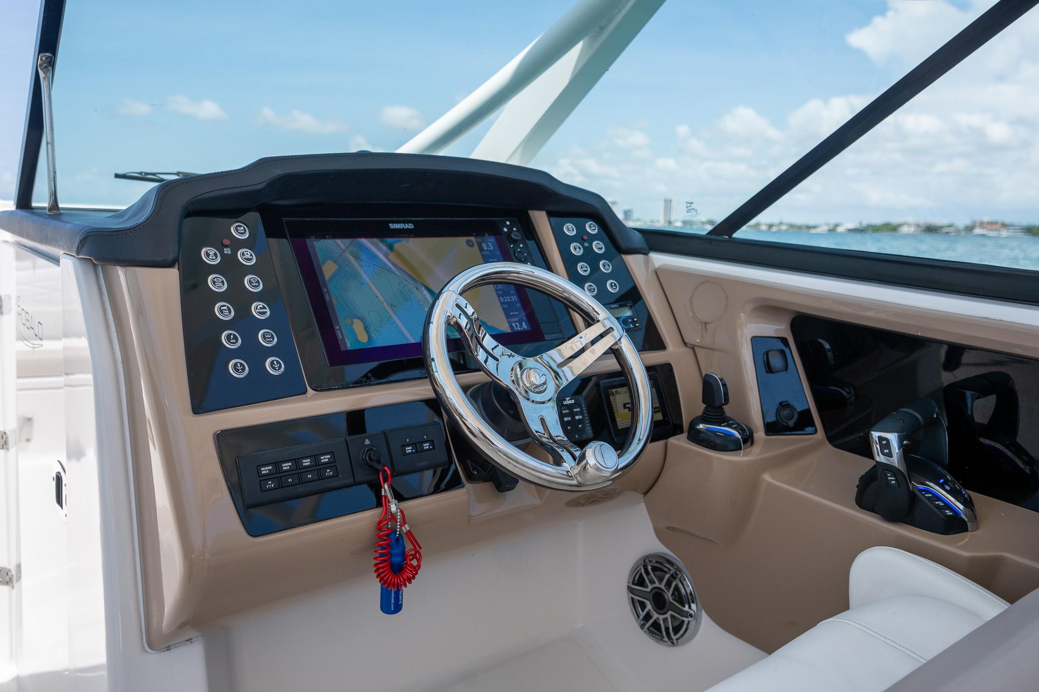 2024-robalo-r317-dual-console-power-9821374-20250530123117373-1_XLARGE