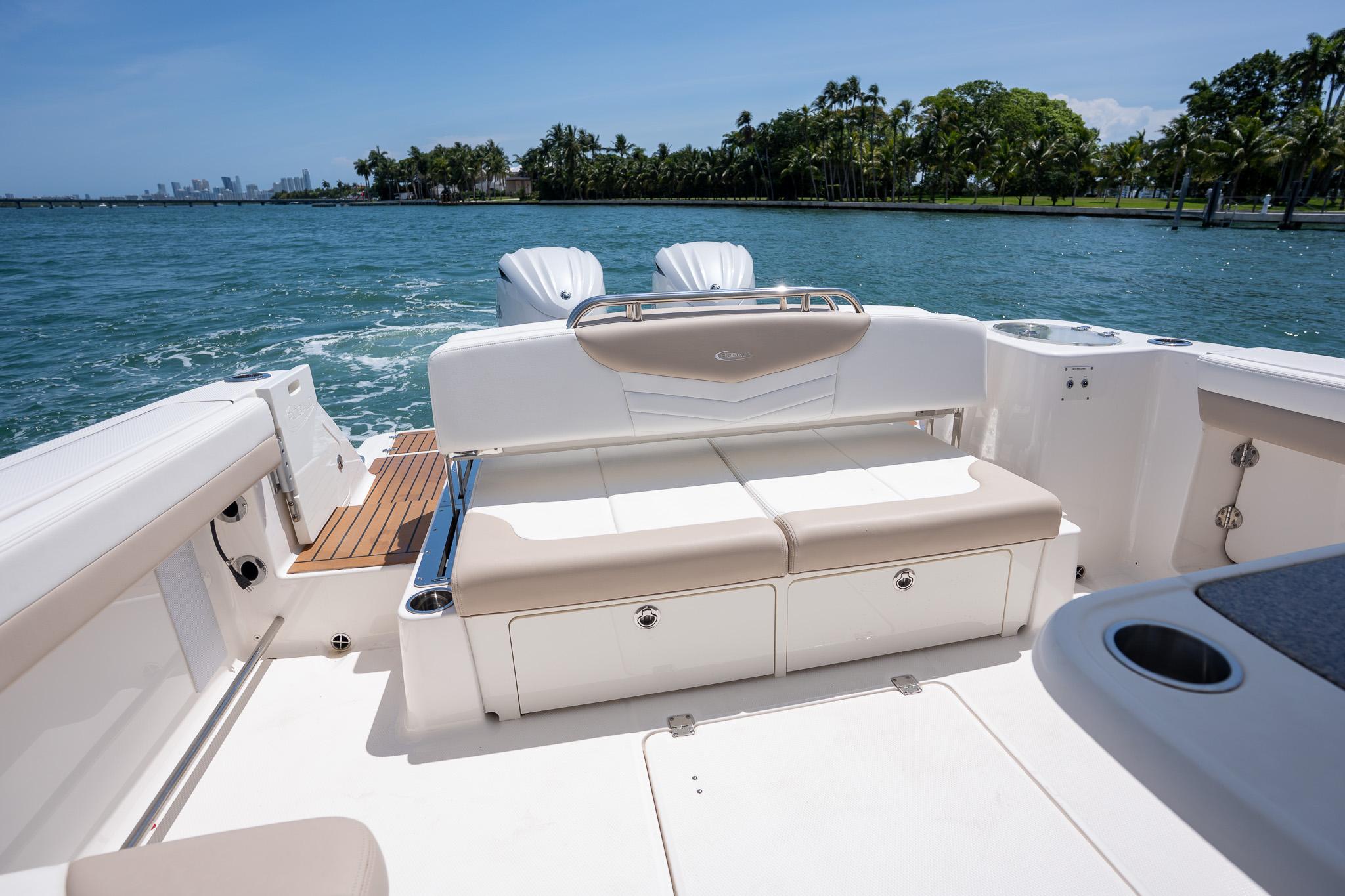 2024-robalo-r317-dual-console-power-9821374-20250530123127420-1_XLARGE