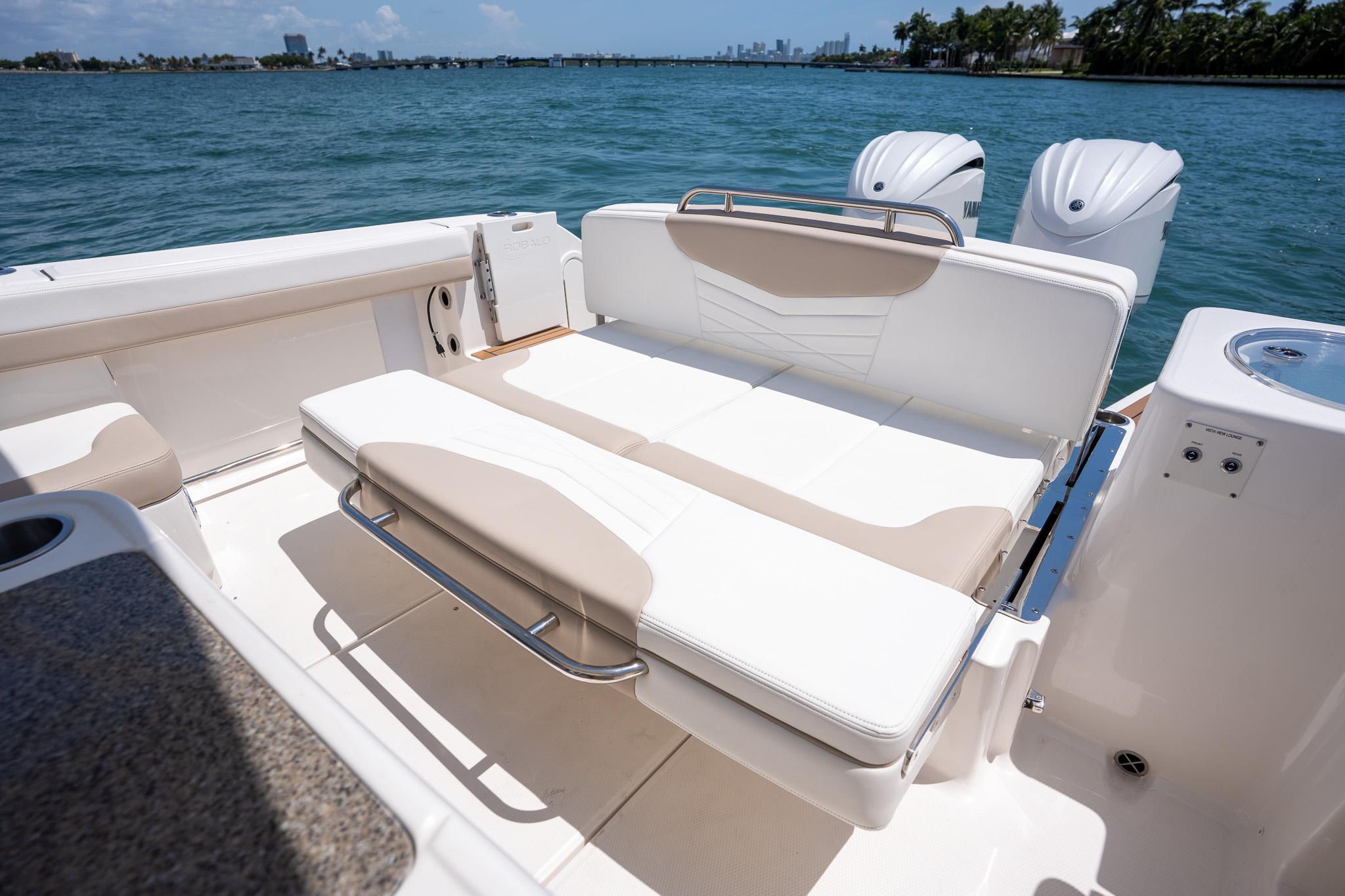 2024-robalo-r317-dual-console-power-9821374-20250530123130451-1_XLARGE